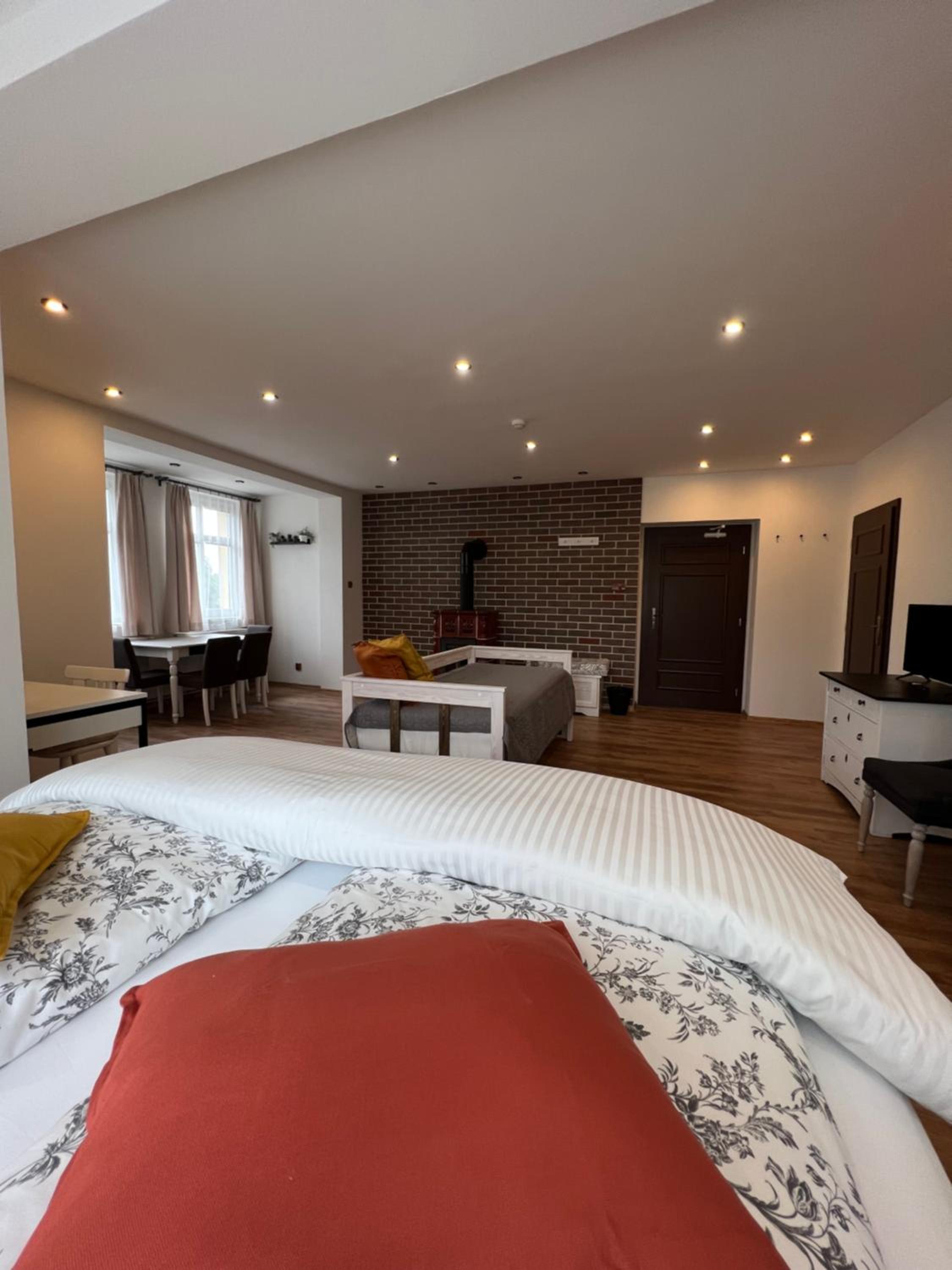 Deluxe Suite - Photo 12