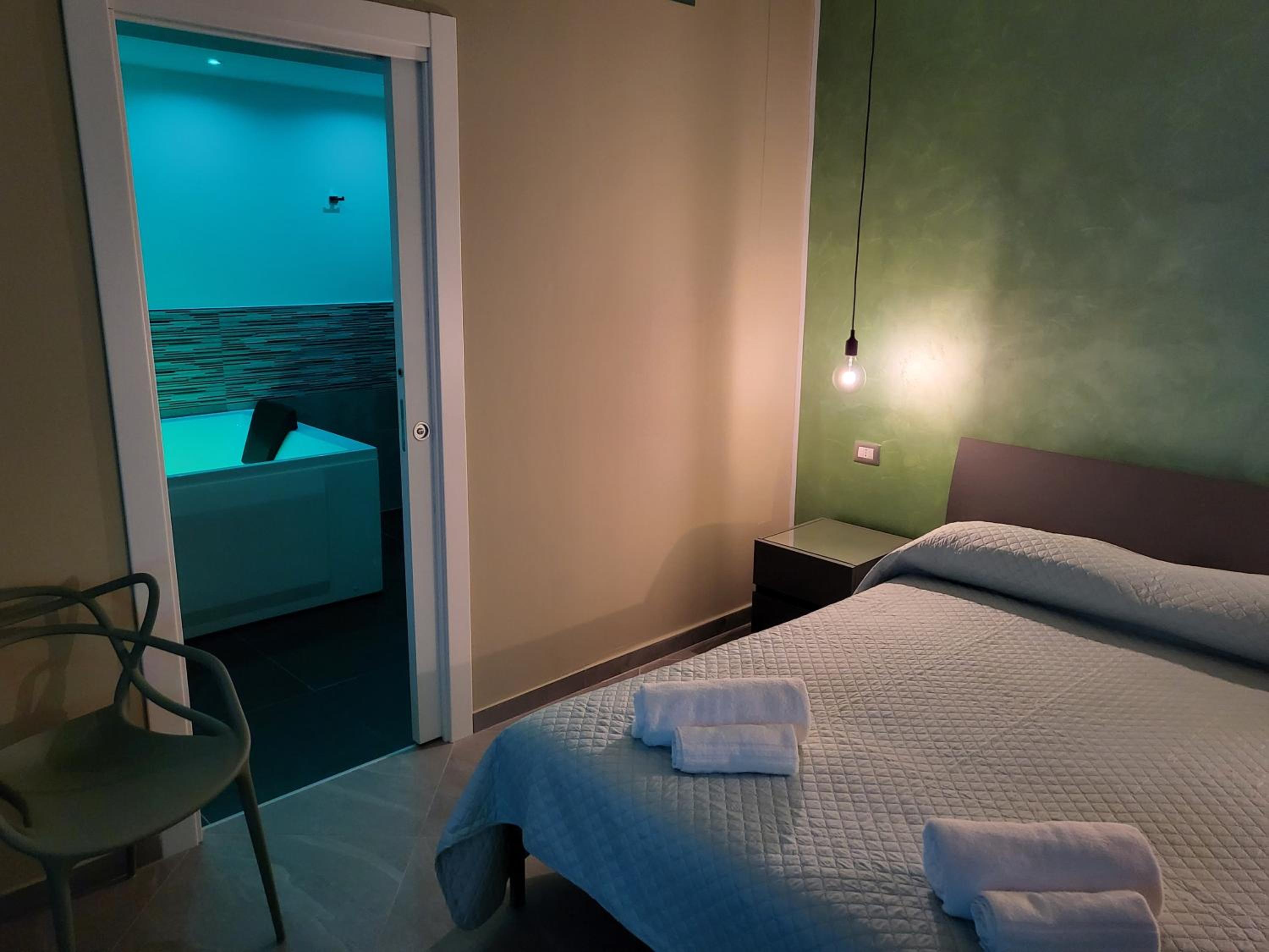 Deluxe Double Room with Bath photo 3