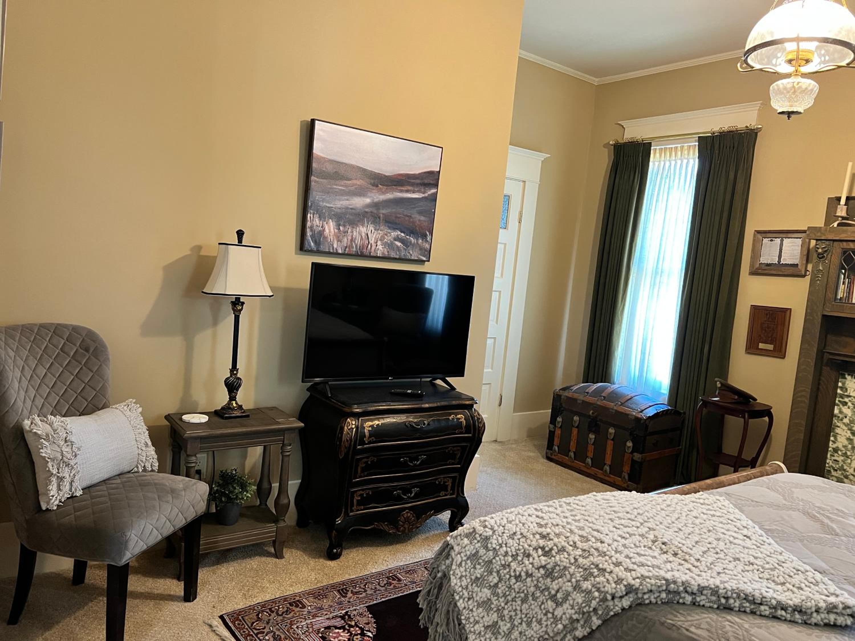 Deluxe Queen Room - Photo 4