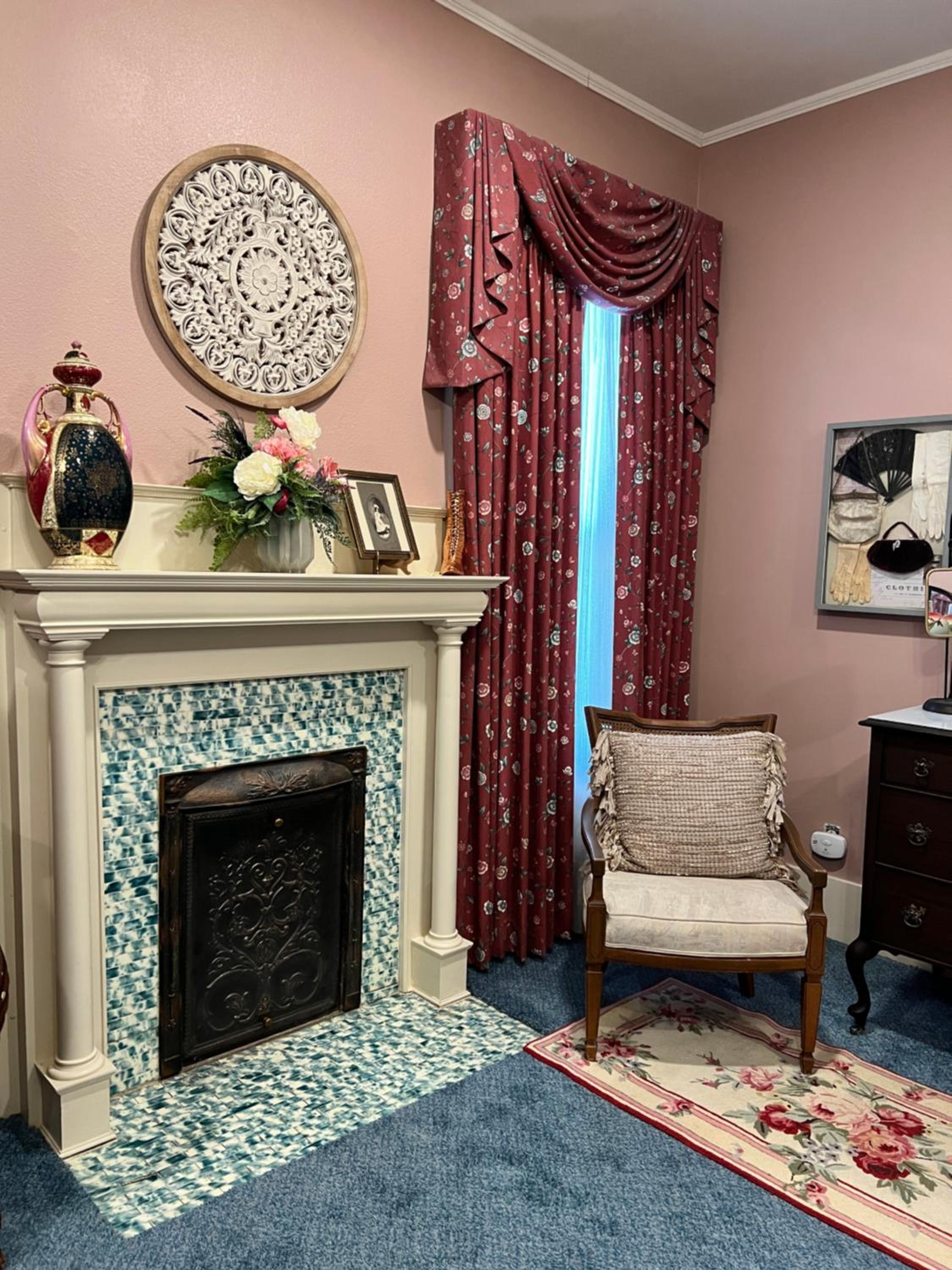 Deluxe King Room - Photo 5