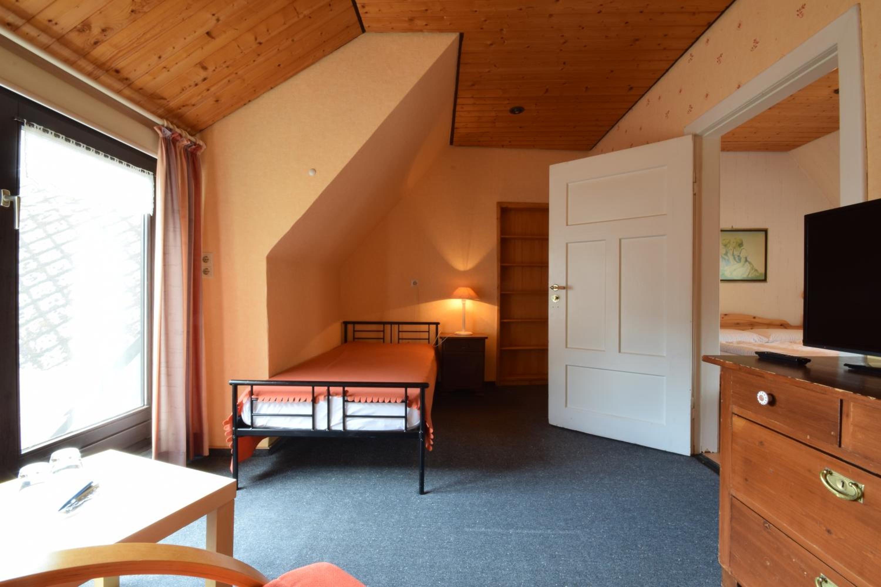 Single Room with Private Bathroom photo 3