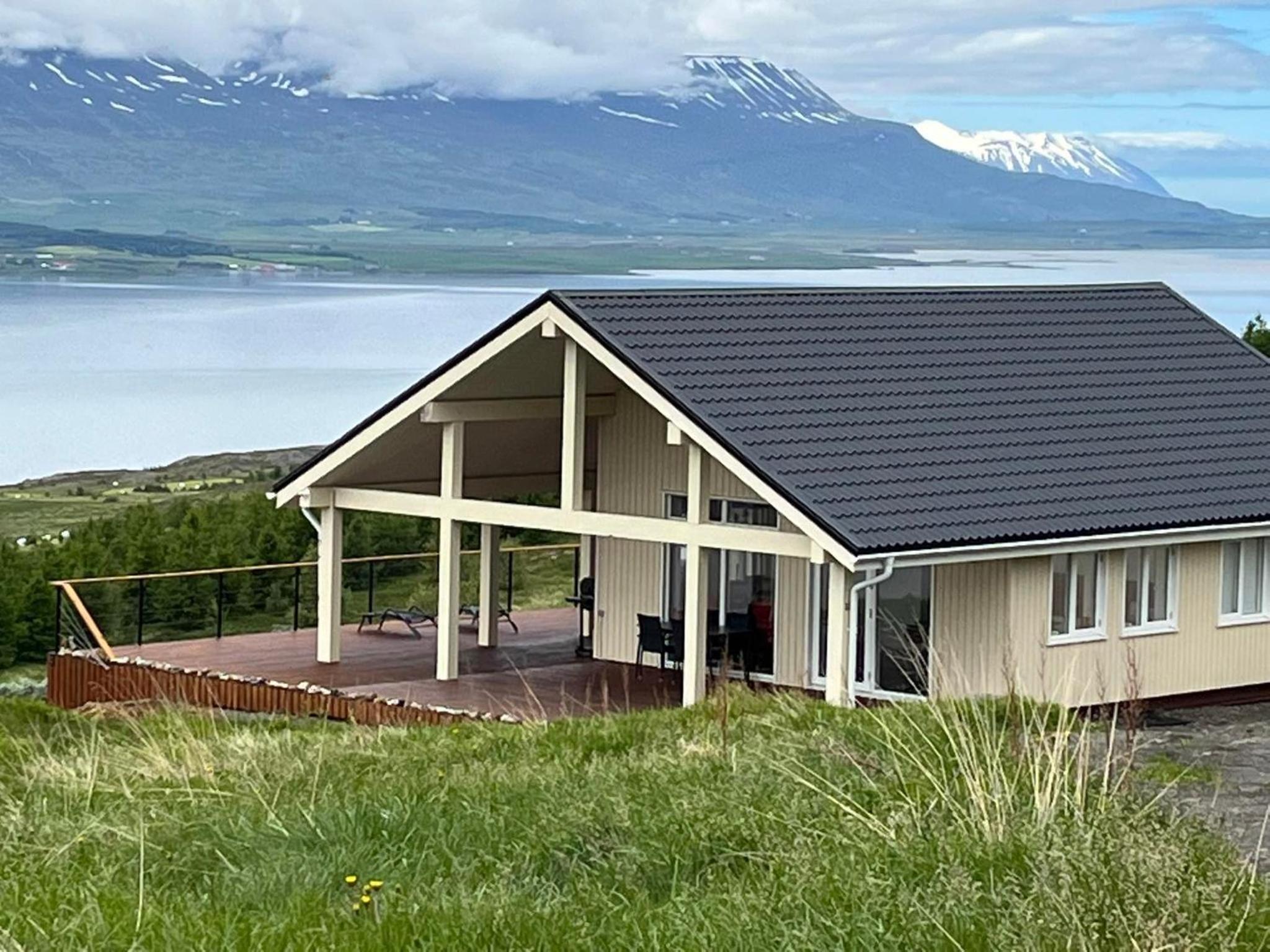 Four-Bedroom House photo 1