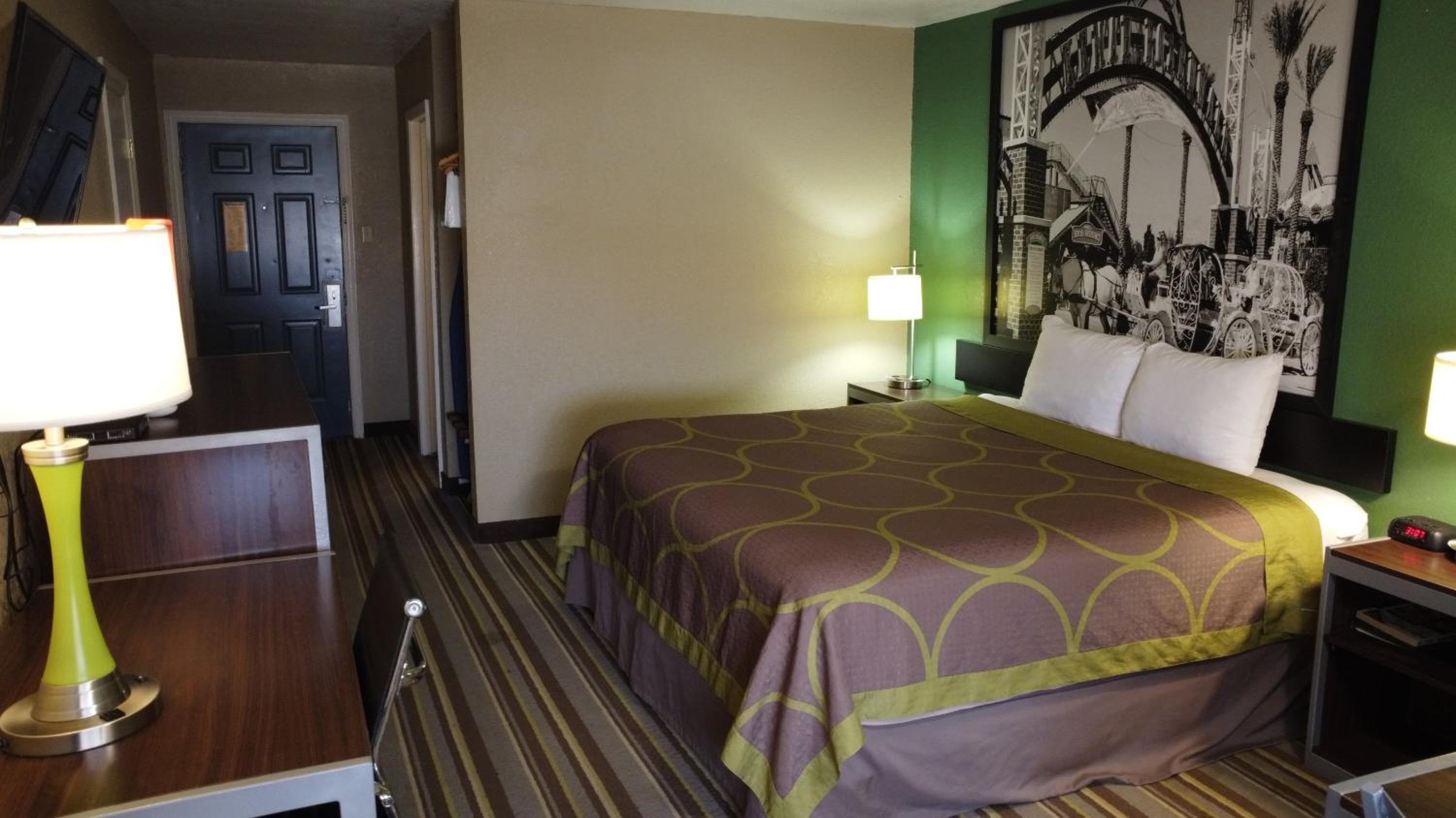 King Room - Non-Smoking - Photo 3