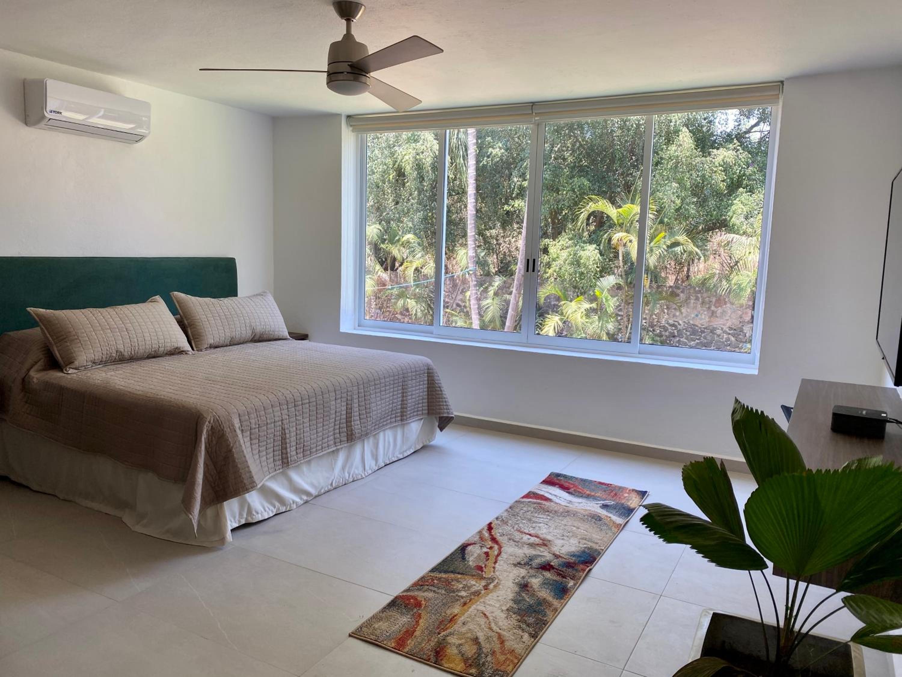 Superior King Suite photo 1