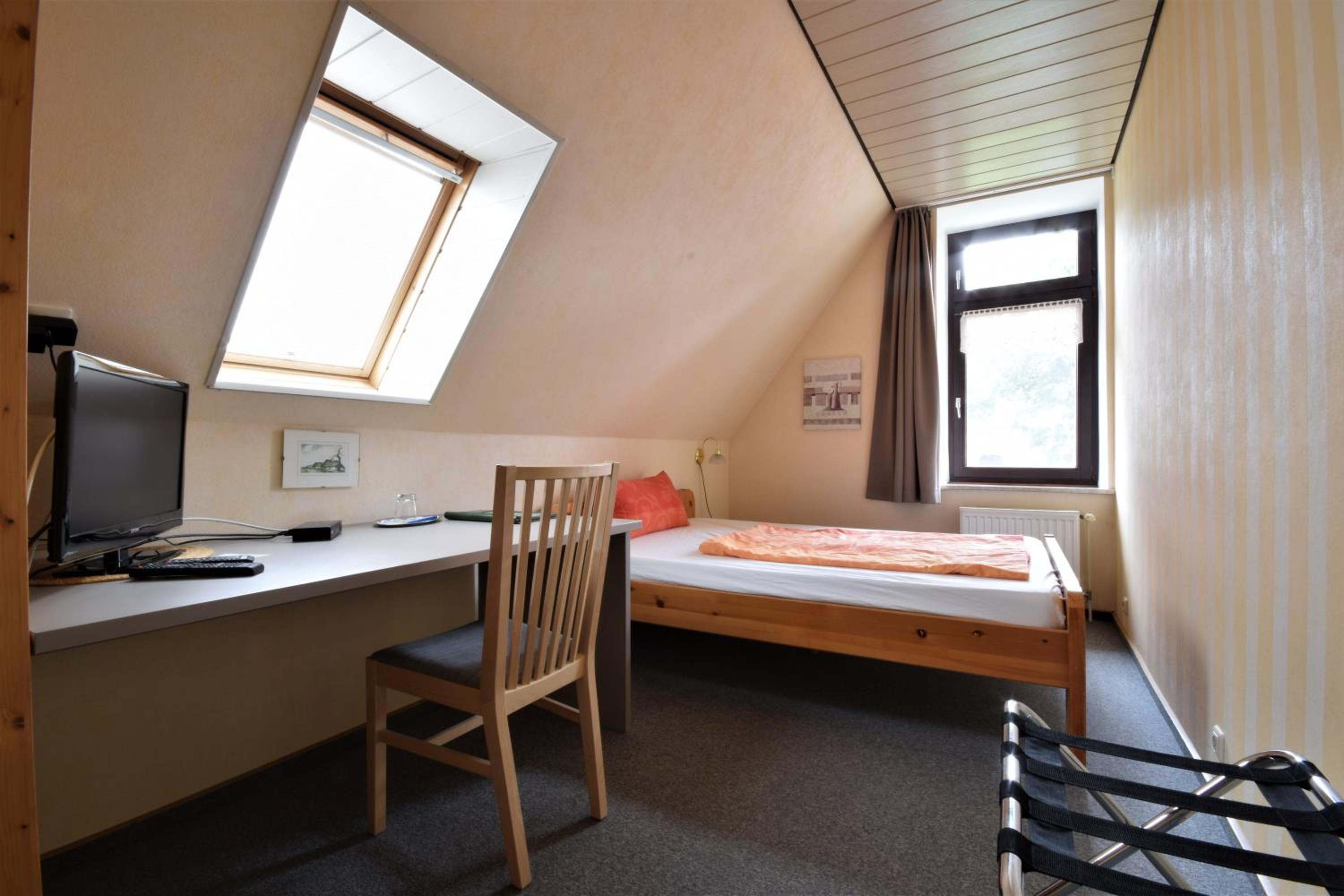 Single Room with Private Bathroom photo 1
