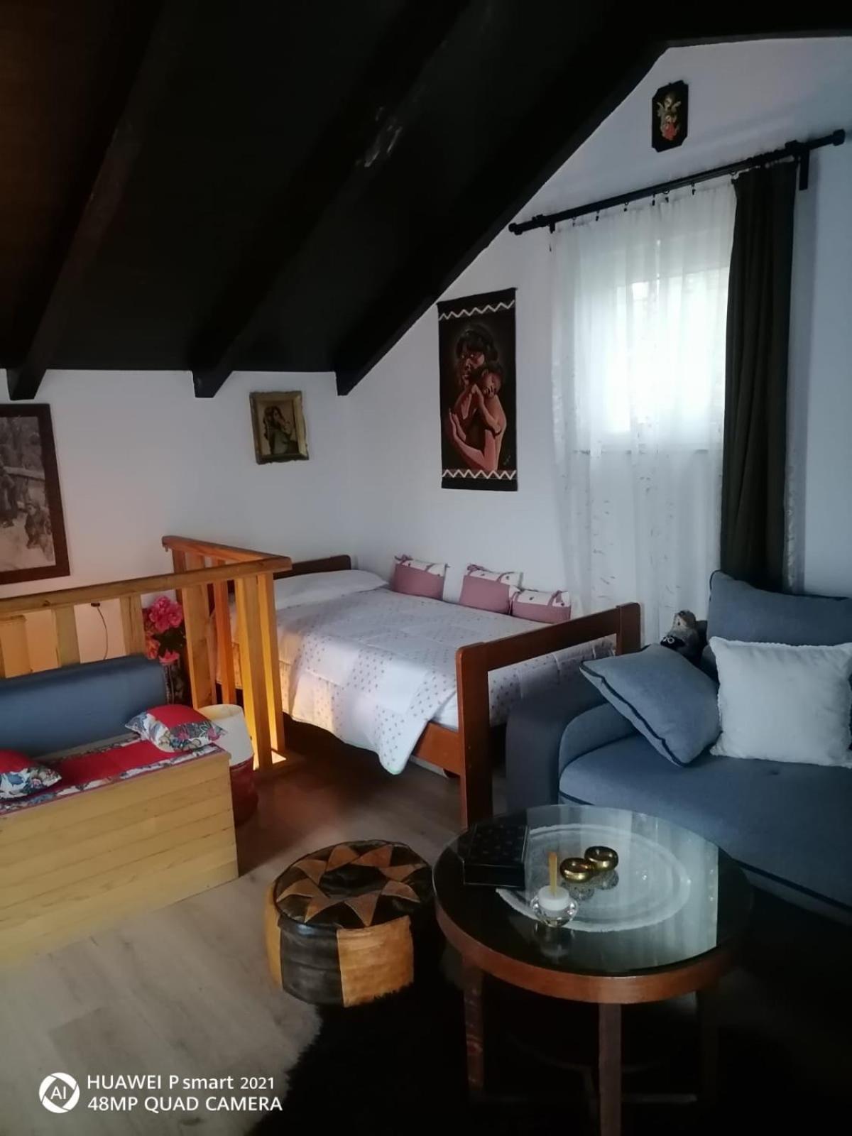 One-Bedroom House photo 1