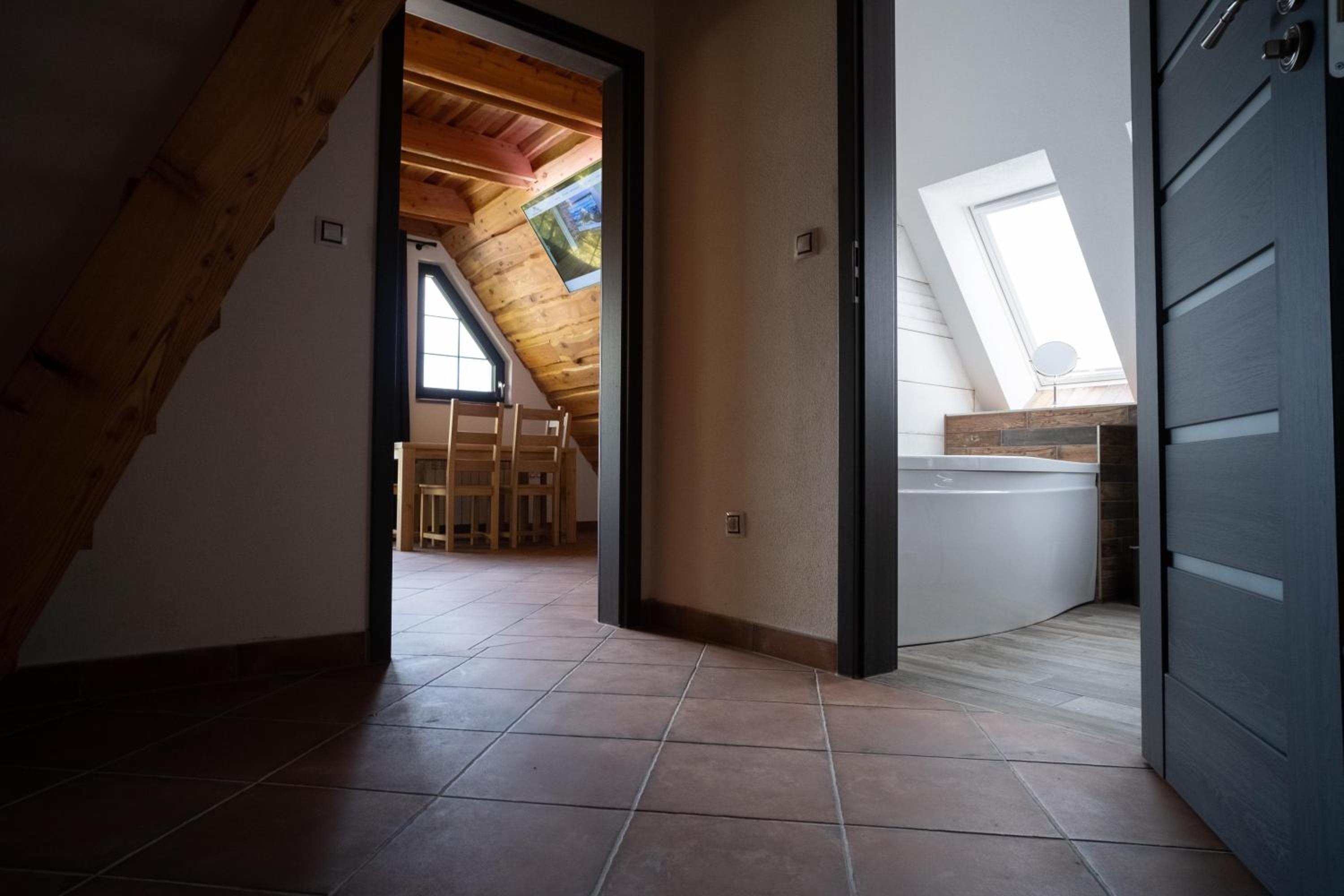 Apartment - Split Level - Photo 18