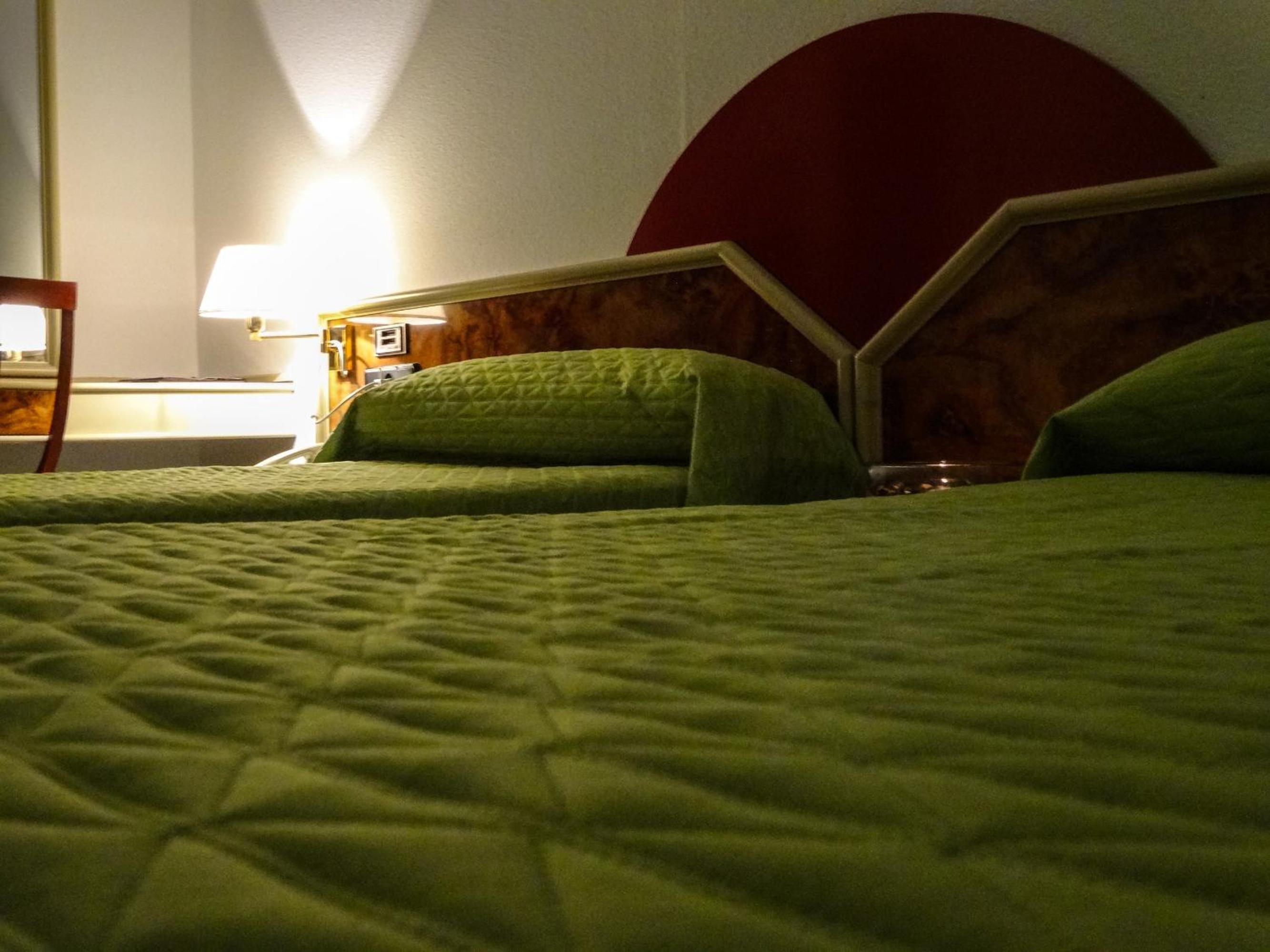 Twin Room with Private Bathroom - Photo 8