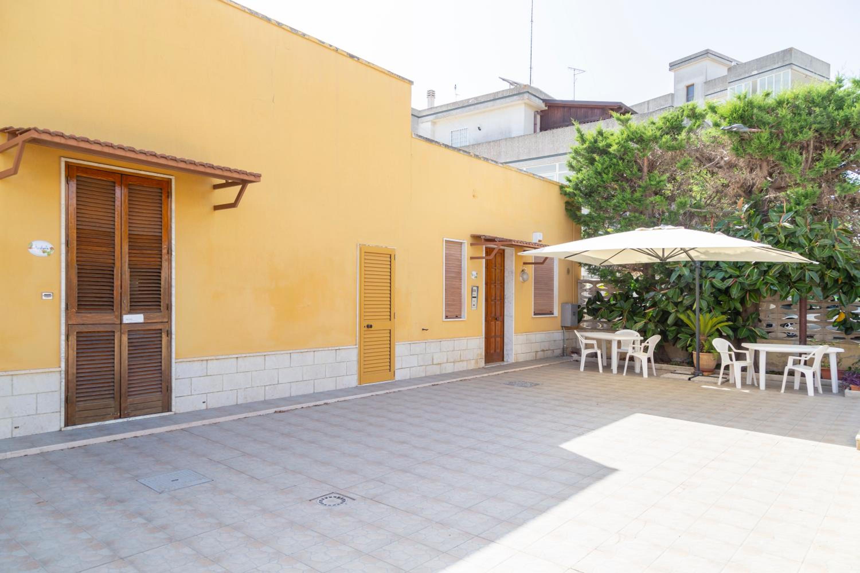 One-Bedroom House - Photo 10