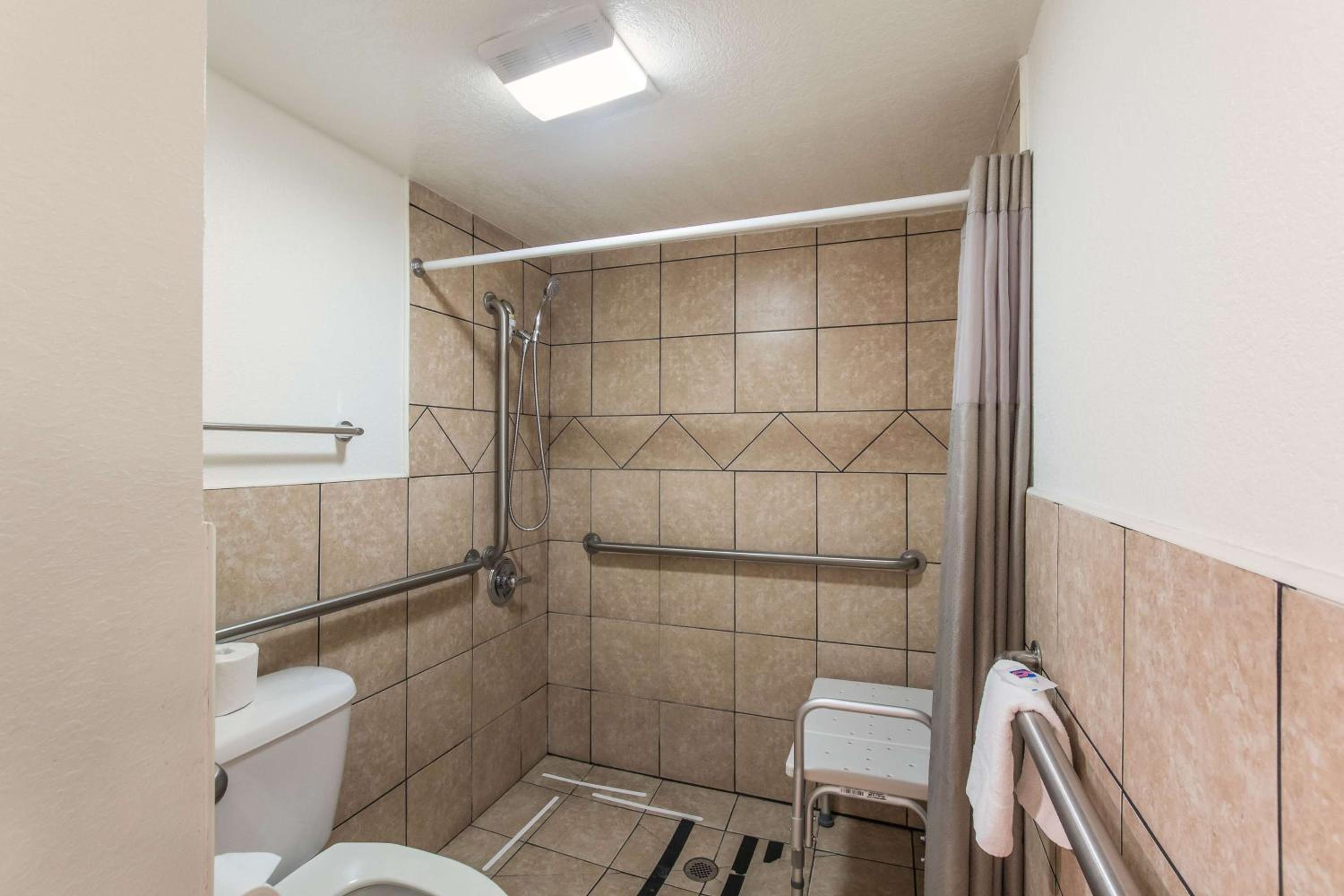 Queen Room with Two Queen Beds - Disability Access - Roll In Shower - Photo 4