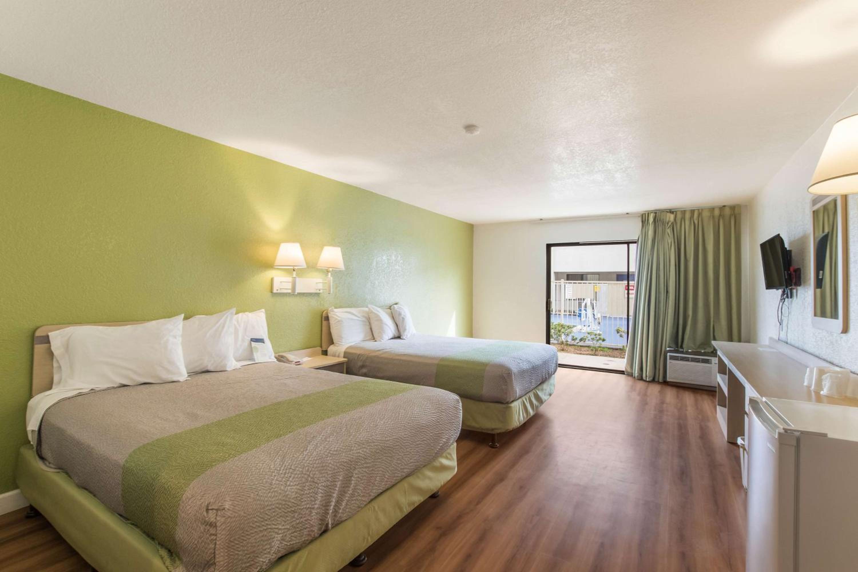 Quadruple Room - Non-Smoking - Photo 1