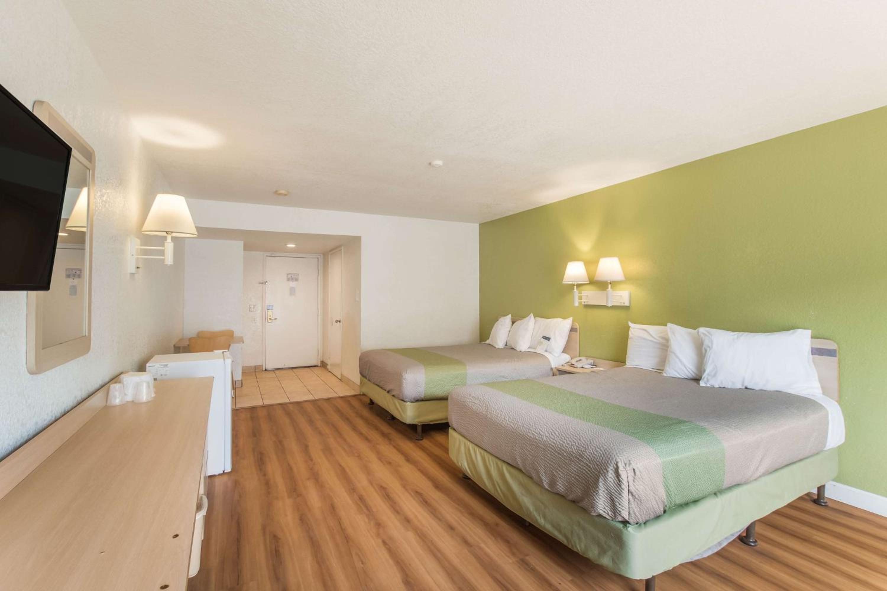 Quadruple Room with Balcony - Non-Smoking - Photo 4
