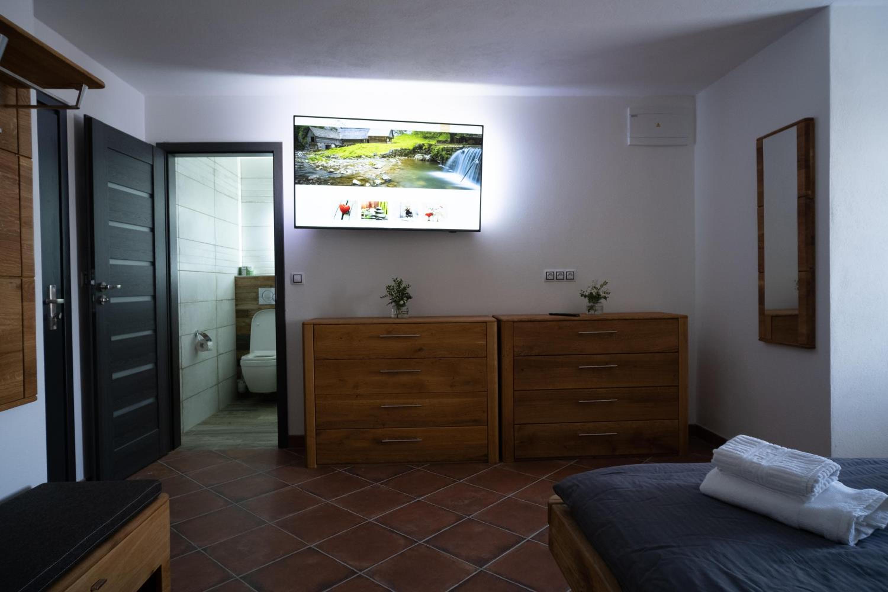 Double Room - Photo 18