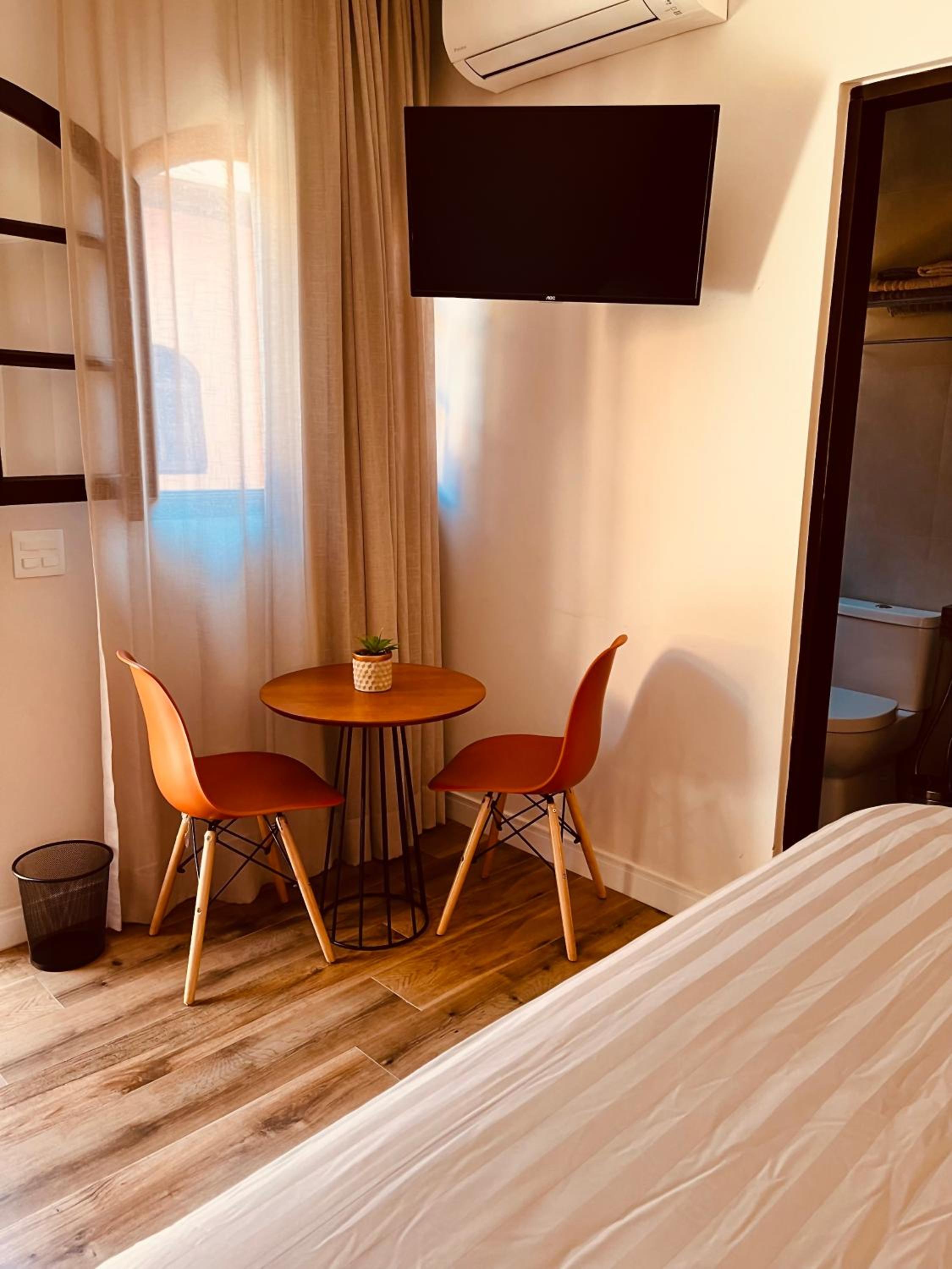 Queen Suite - Photo 19