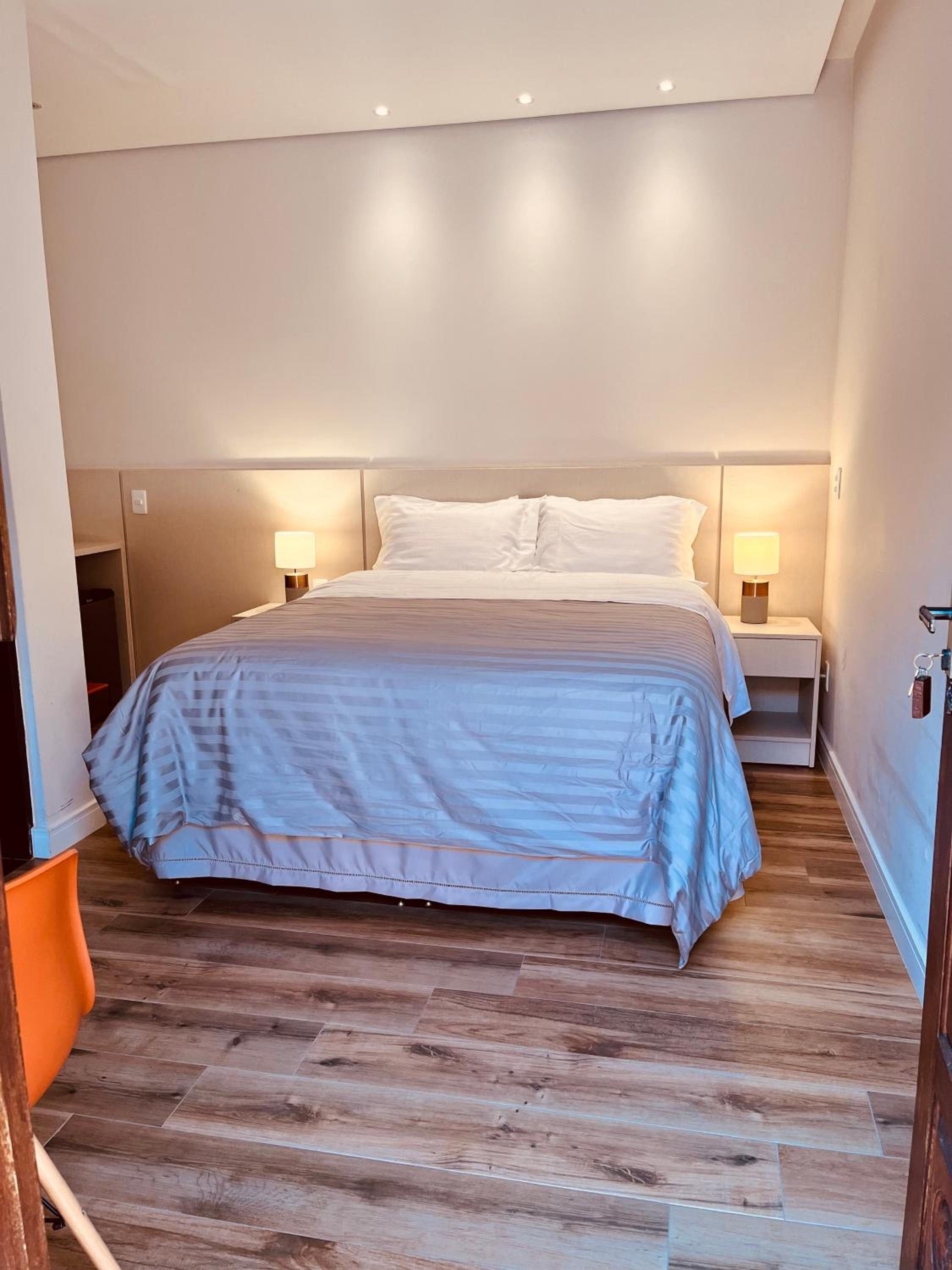 Queen Suite - Photo 17