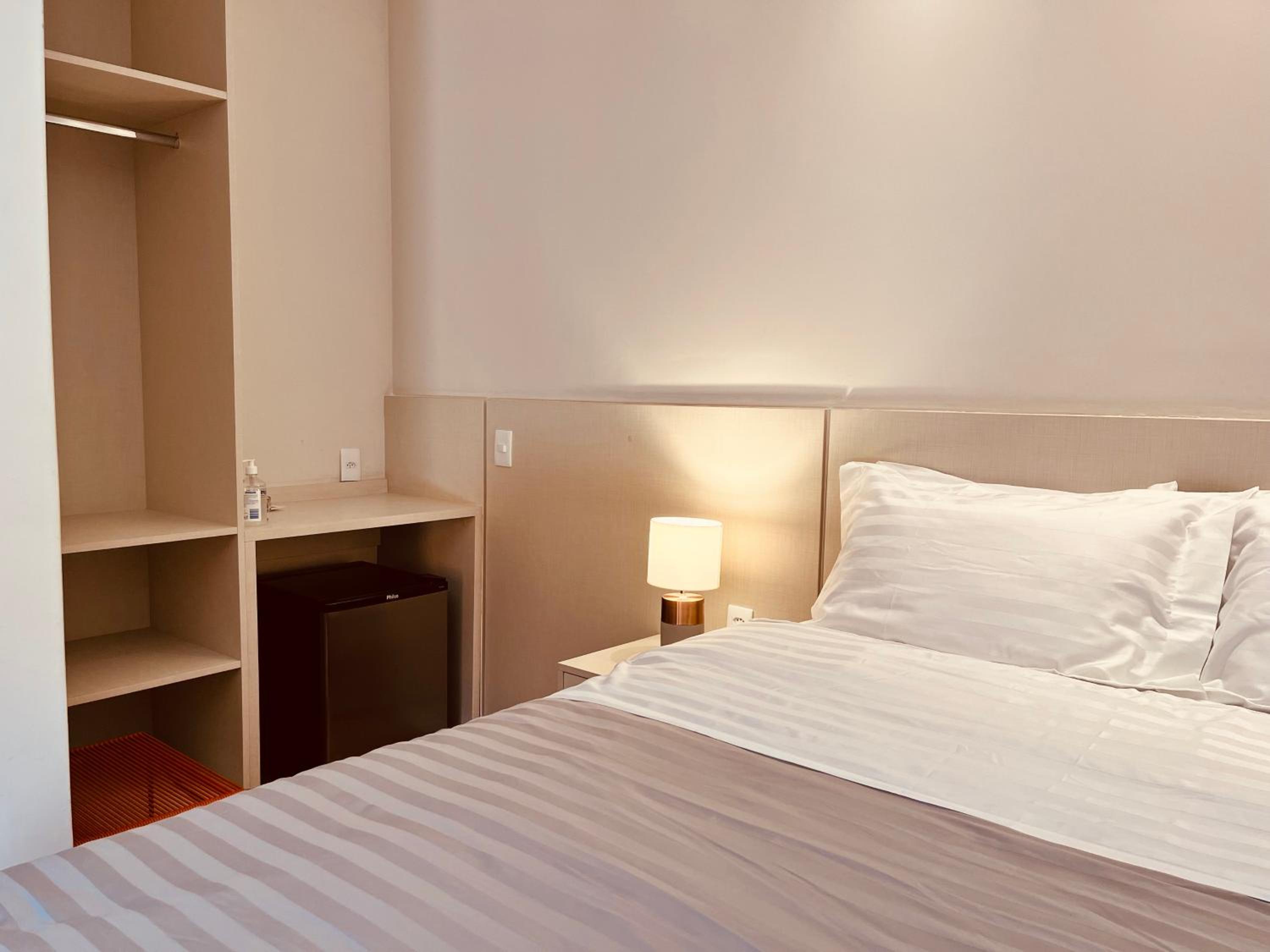 Queen Suite - Photo 13