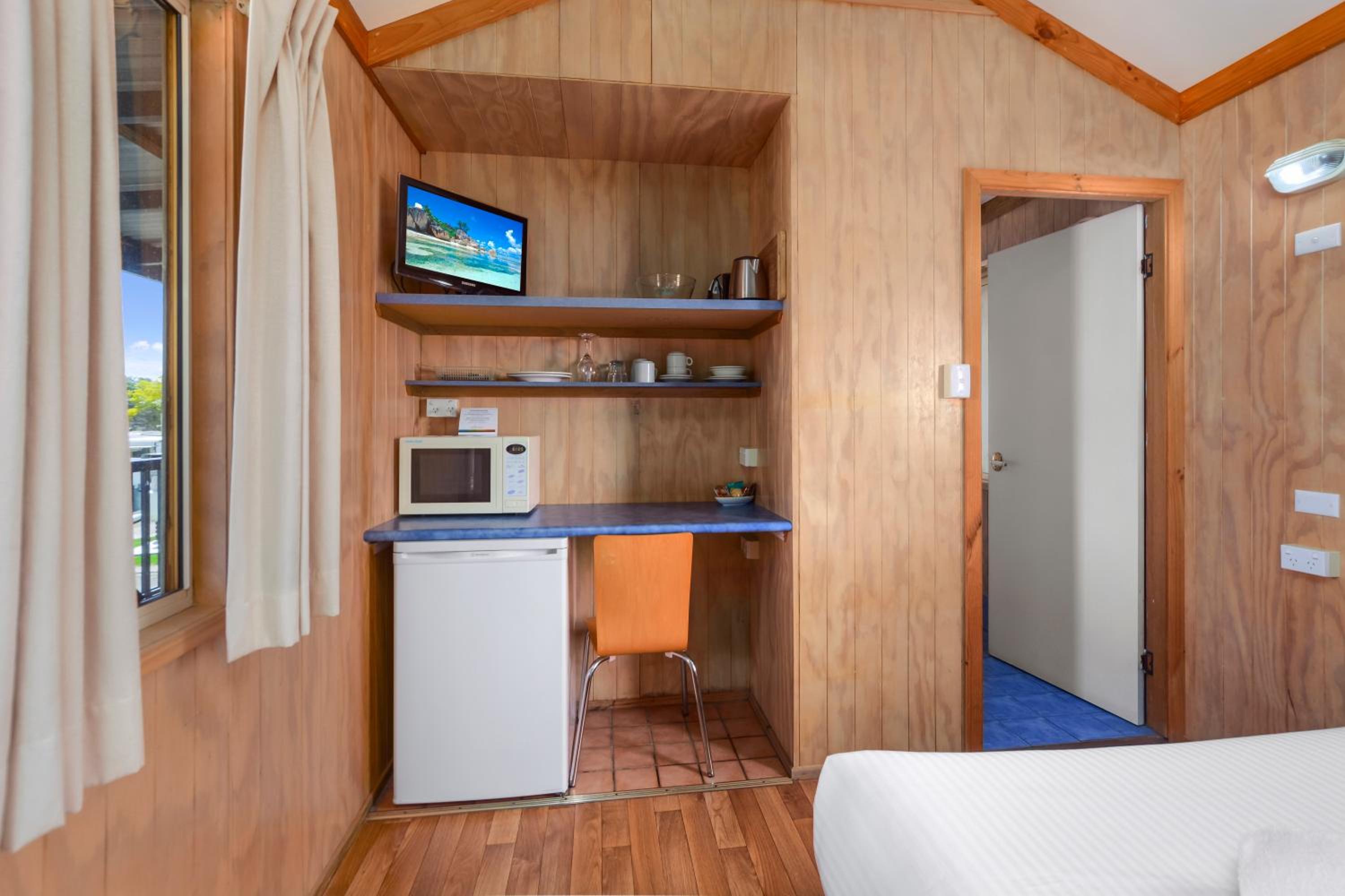 Economy Poolside Motel Room - Not Pet Friendly photo 3