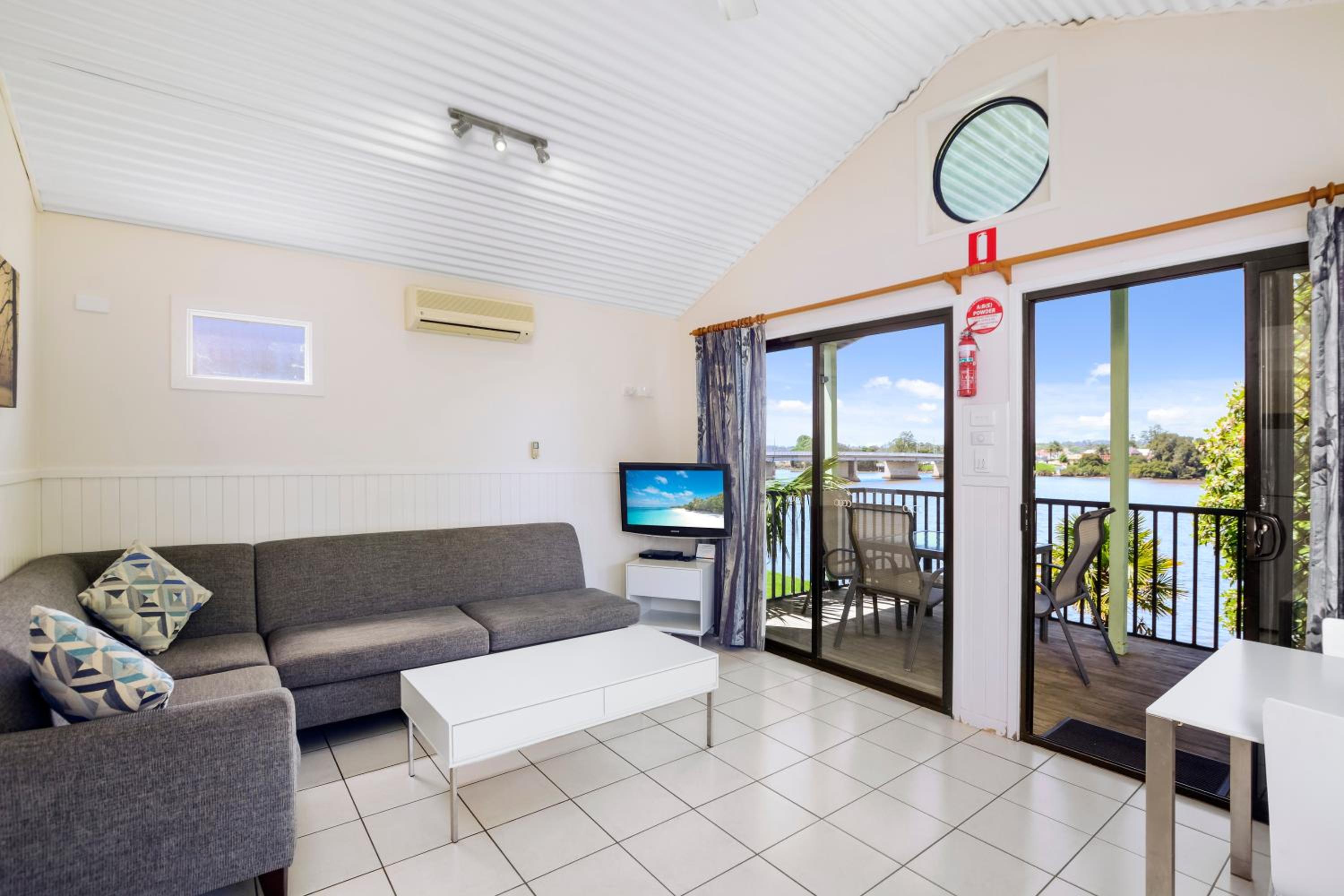 Superior Riverfront 2 Bedroom Villa - Not Pet Friendly  photo 3