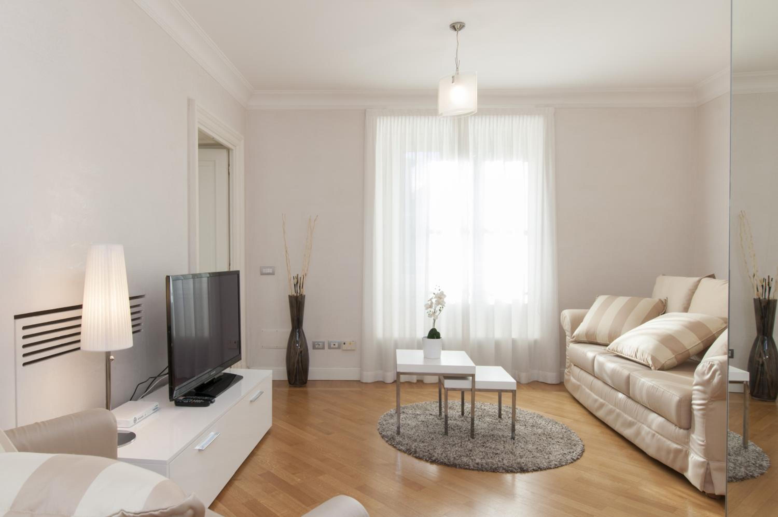 Large One-Bedroom Apartment - Via dell'Orso 20