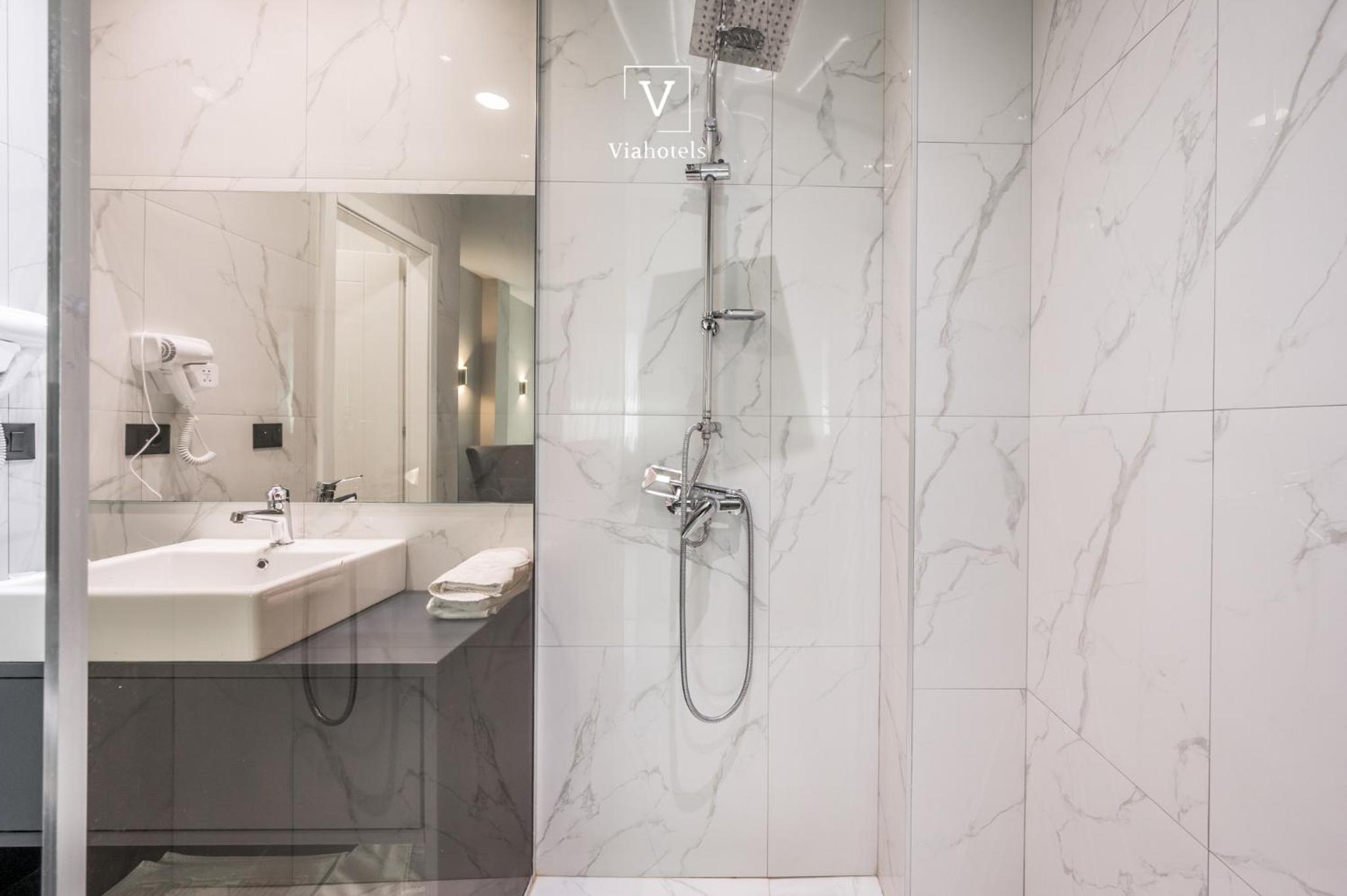 Double or Twin Room with Spa Access photo 2