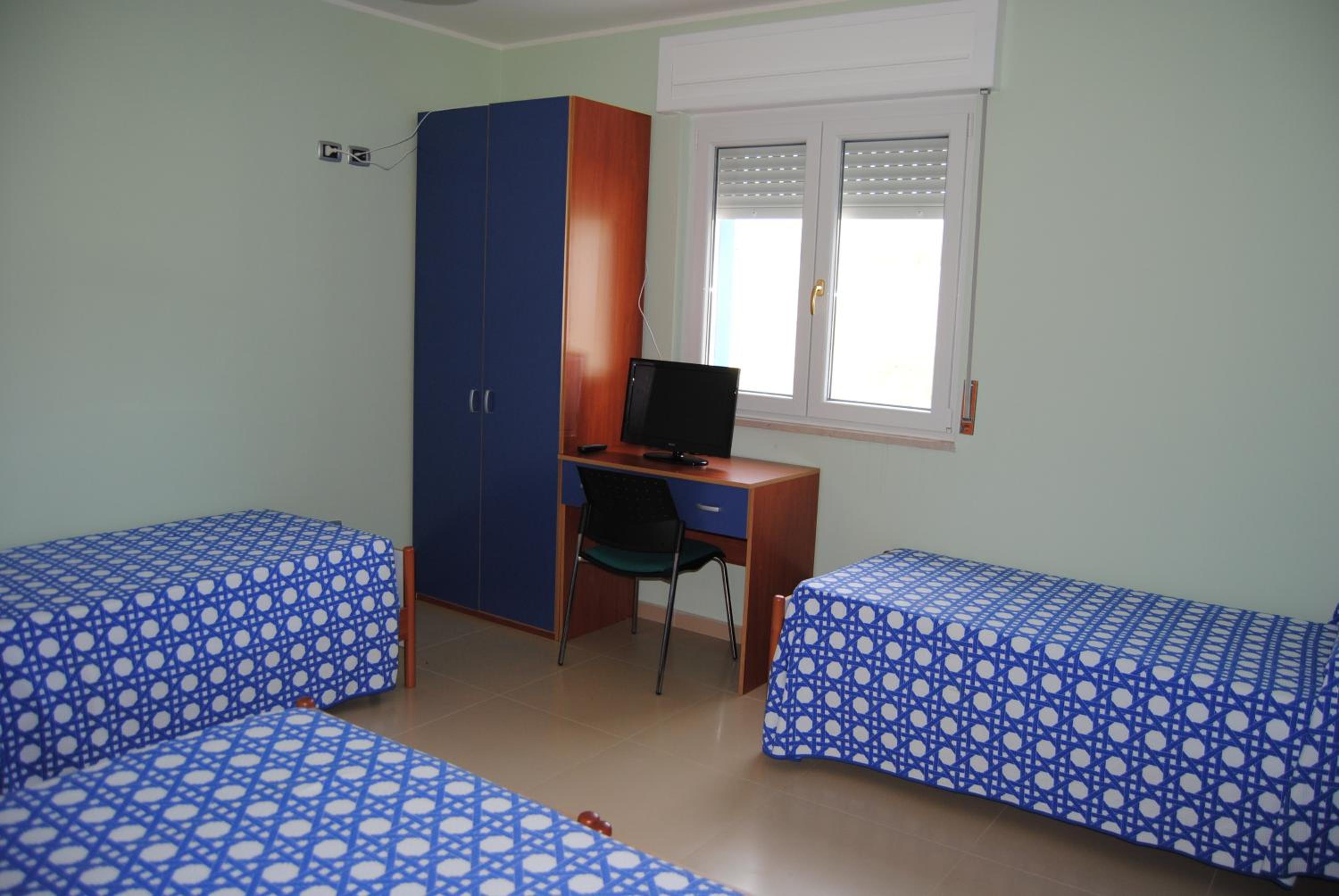 Deluxe Room (2 Adults + 1 Child) photo 1