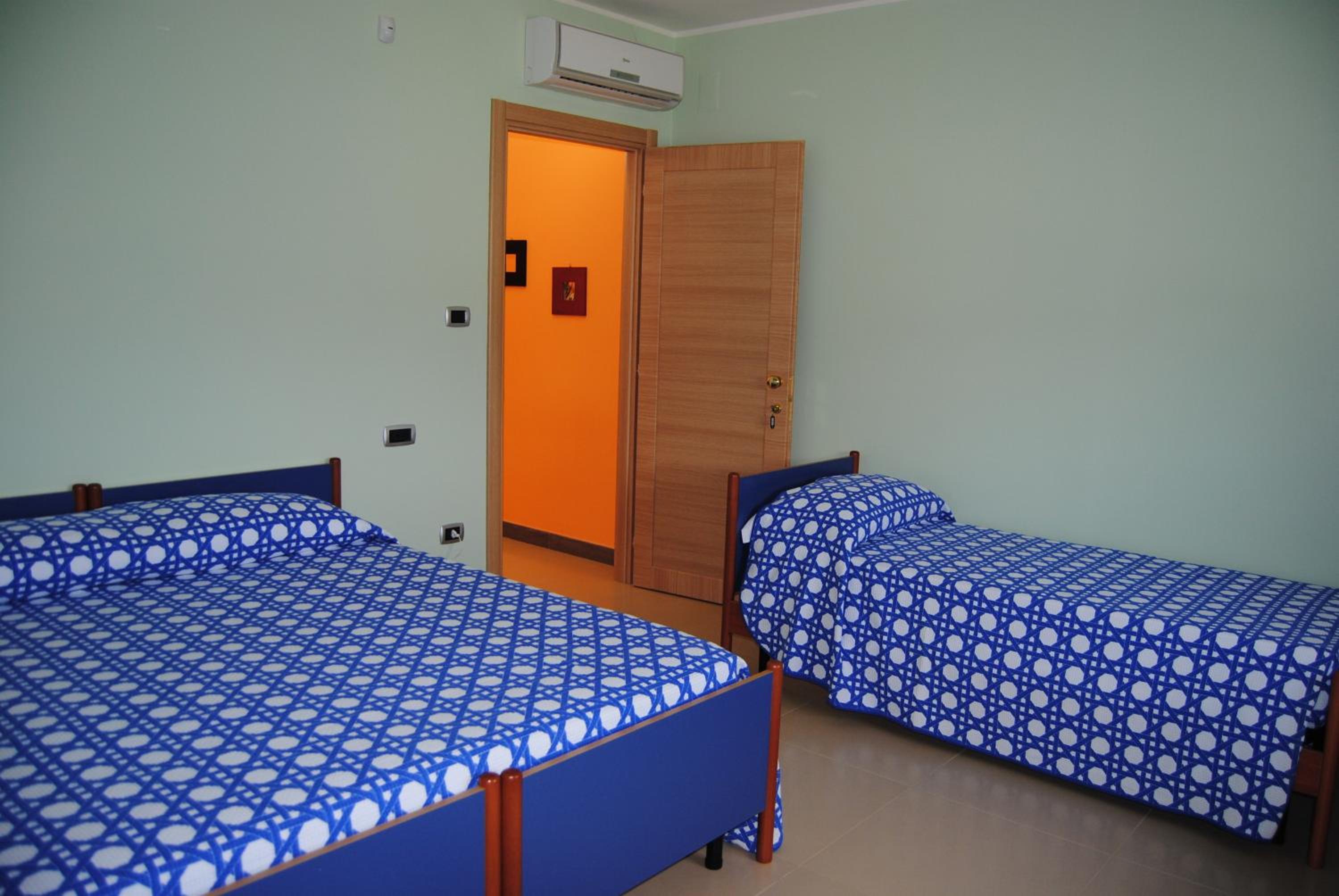 Deluxe Room (2 Adults + 1 Child) photo 2
