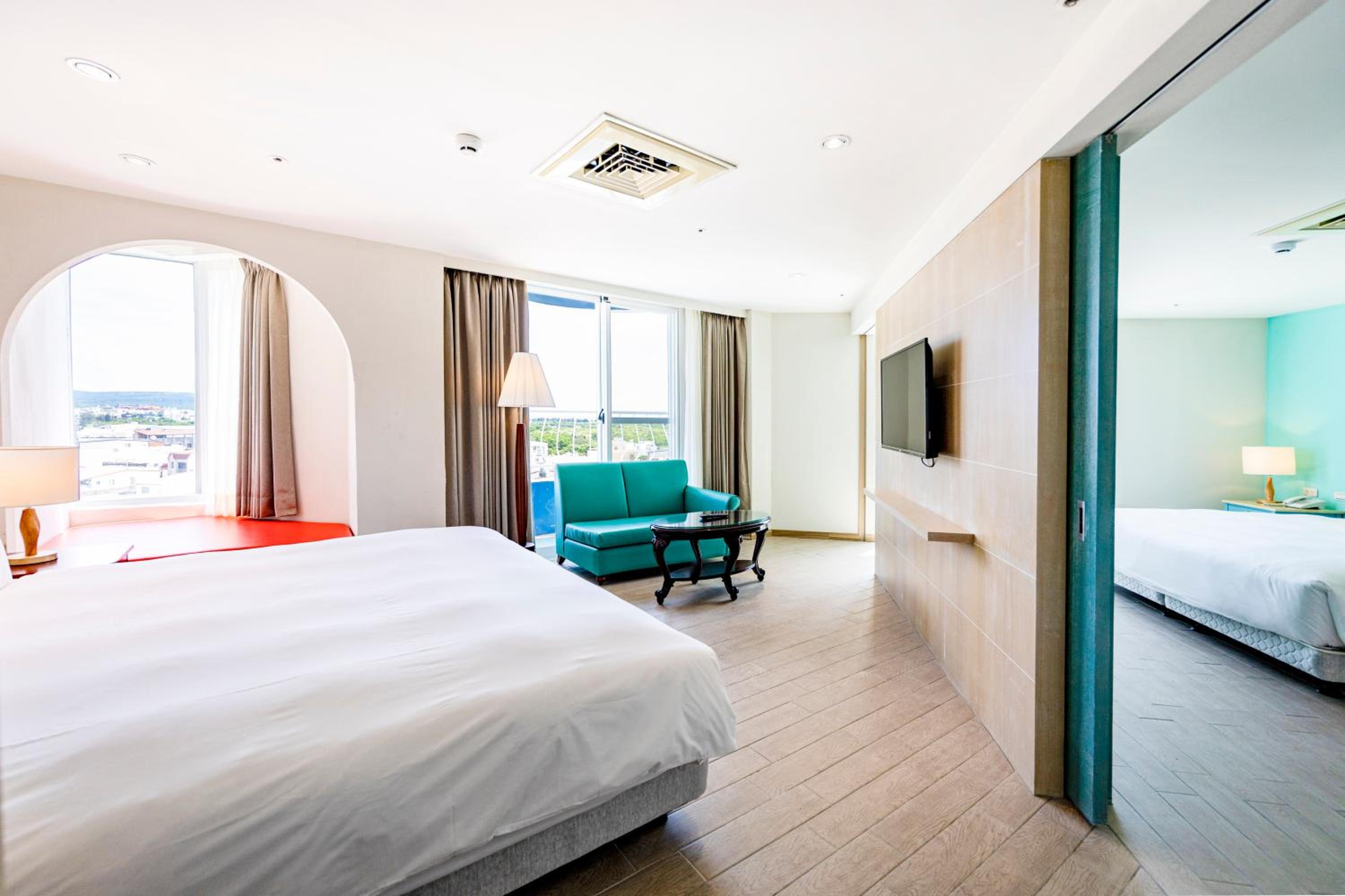 Family Room with Balcony and Sea View - Photo 4