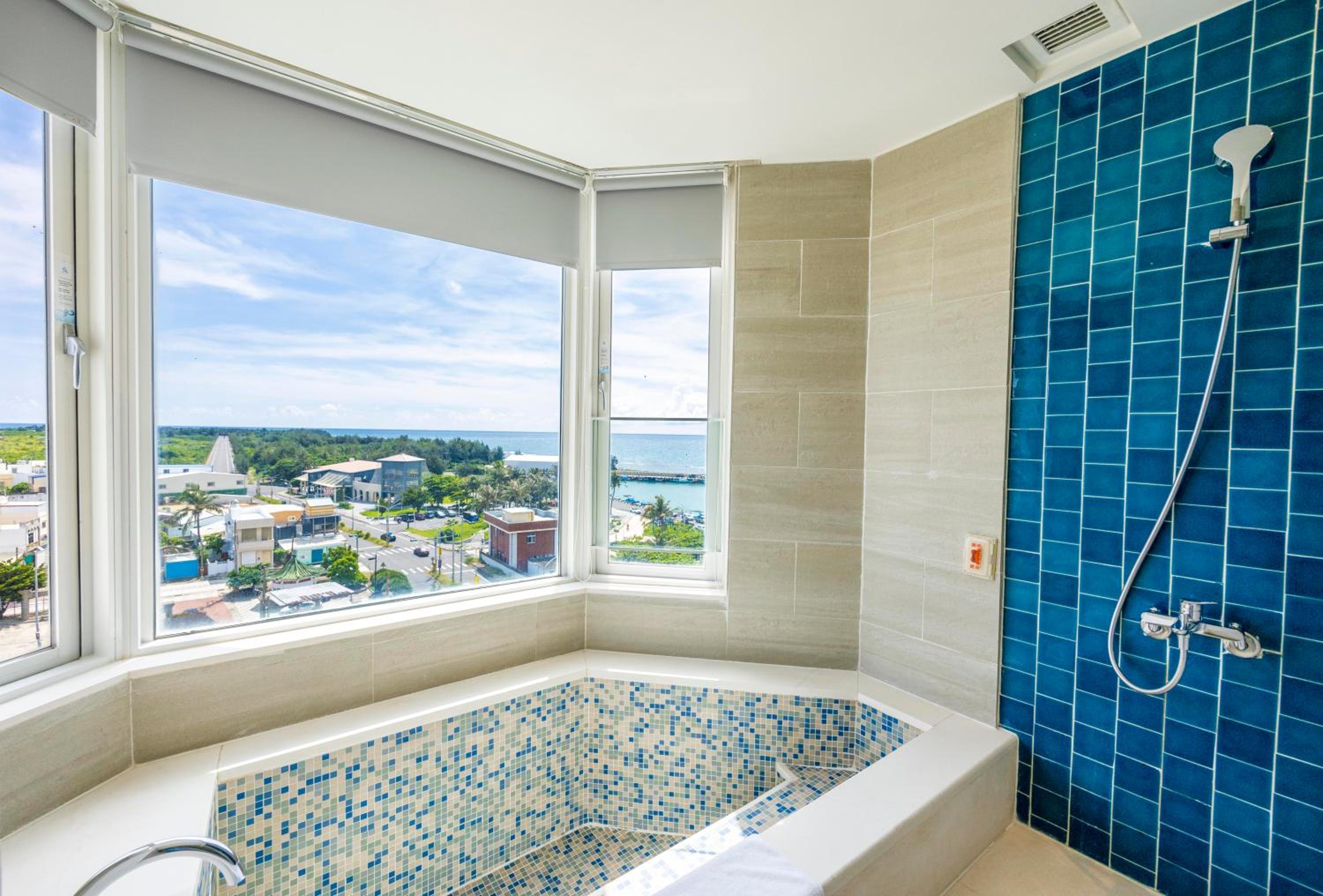 Family Room with Balcony and Sea View - Photo 5