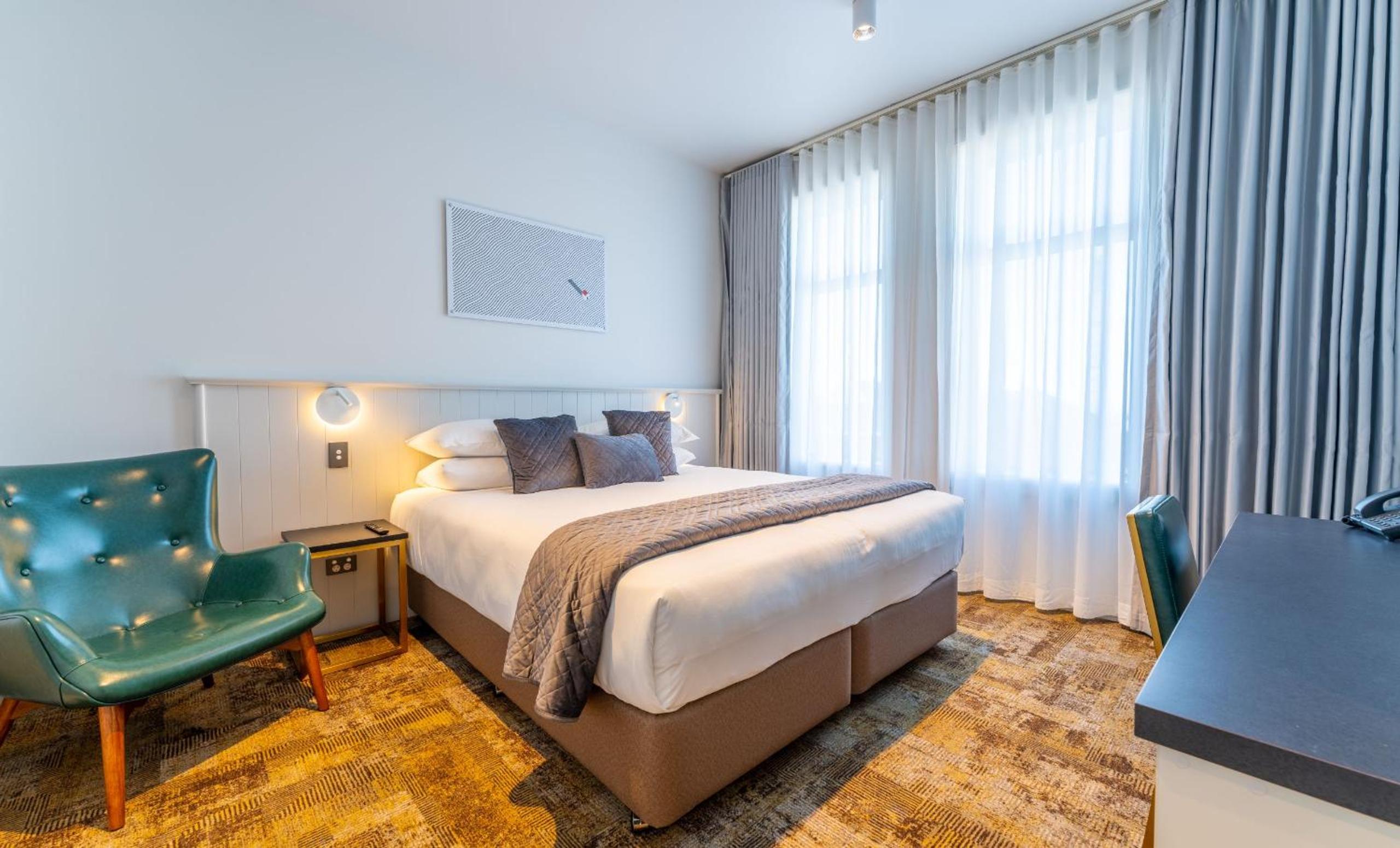 Deluxe King Room photo 1