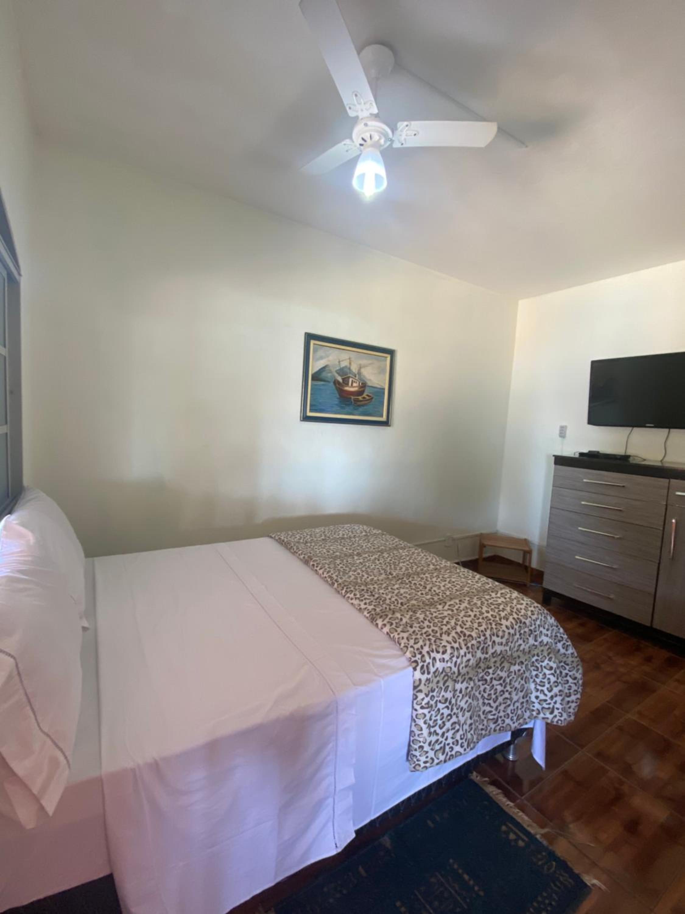 Suite with Pool View - Photo 4