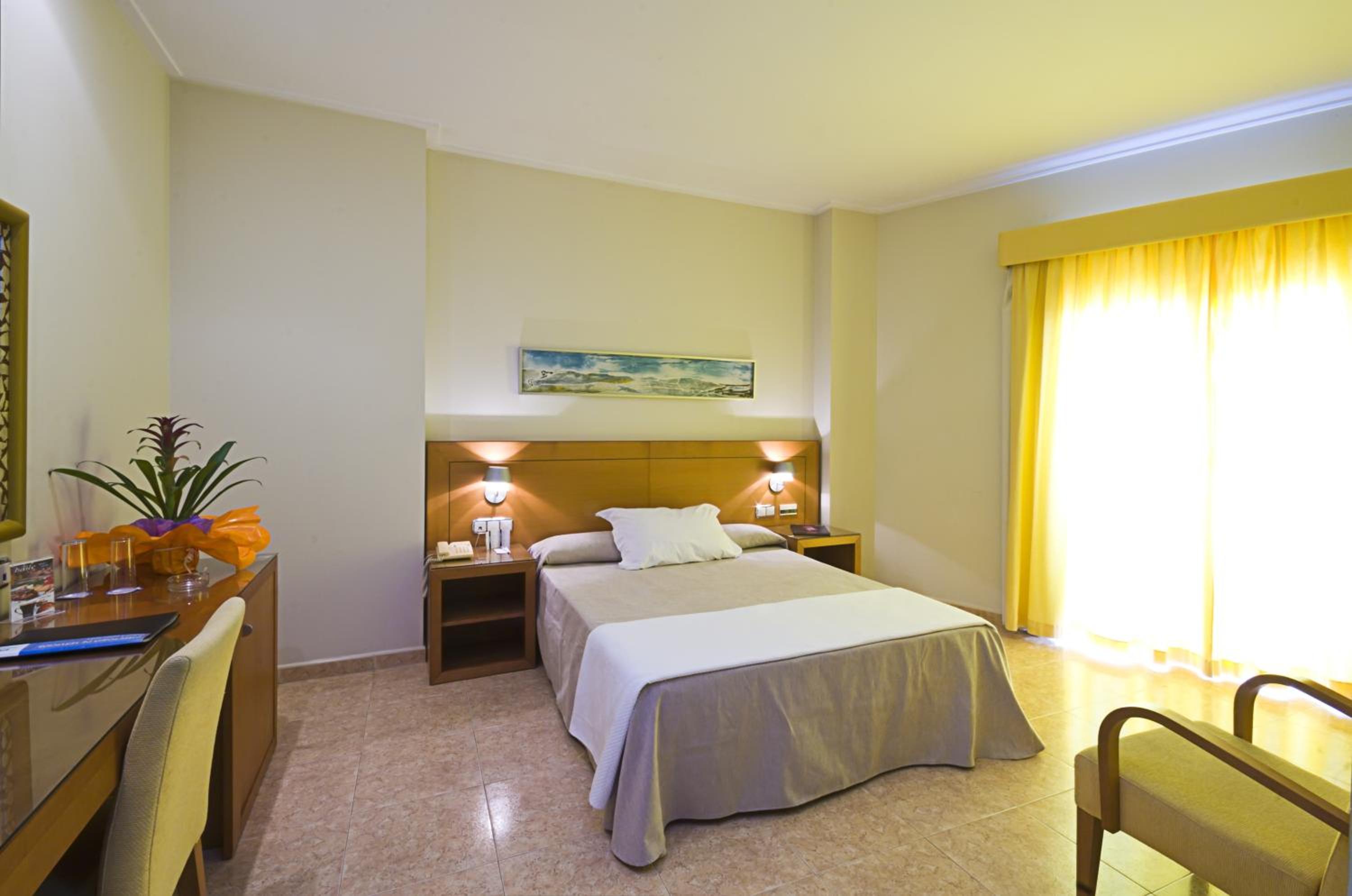 Double or Twin Room - Photo 7
