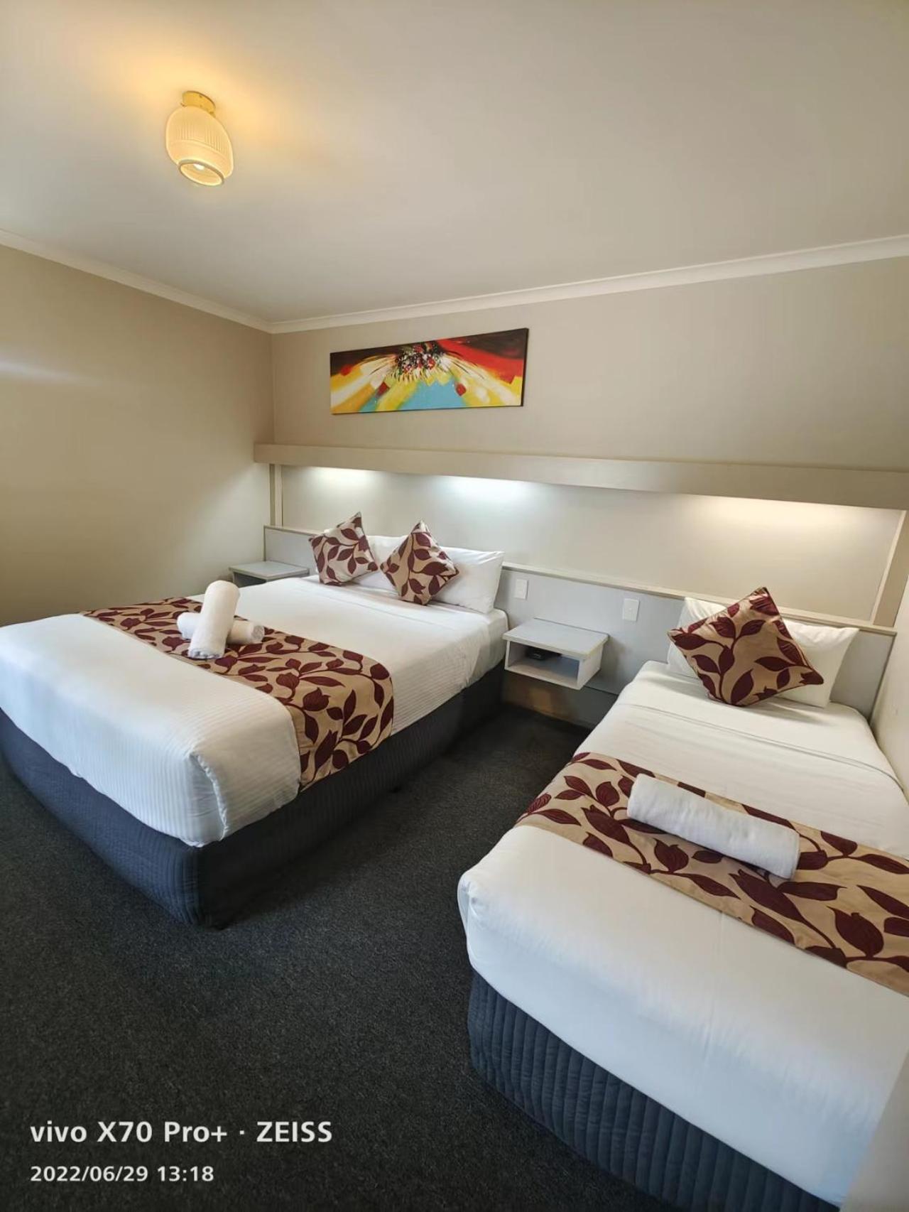 Two-Bedroom Apartment (5 Adults) - Photo 6