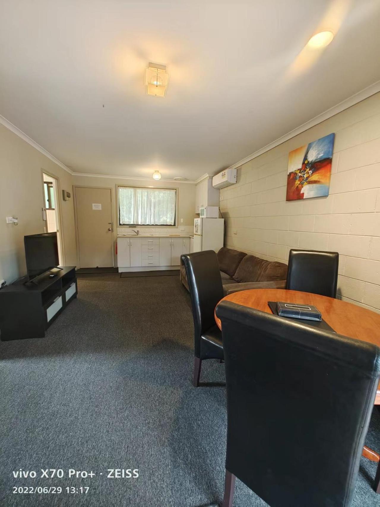 Two-Bedroom Apartment (5 Adults) - Photo 5