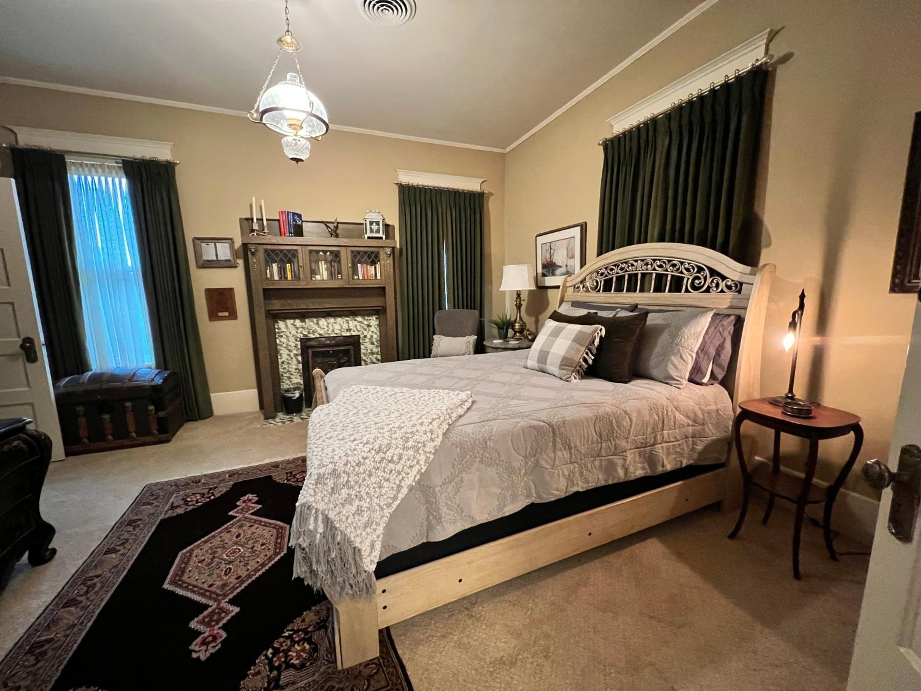 Deluxe Queen Room - Photo 5