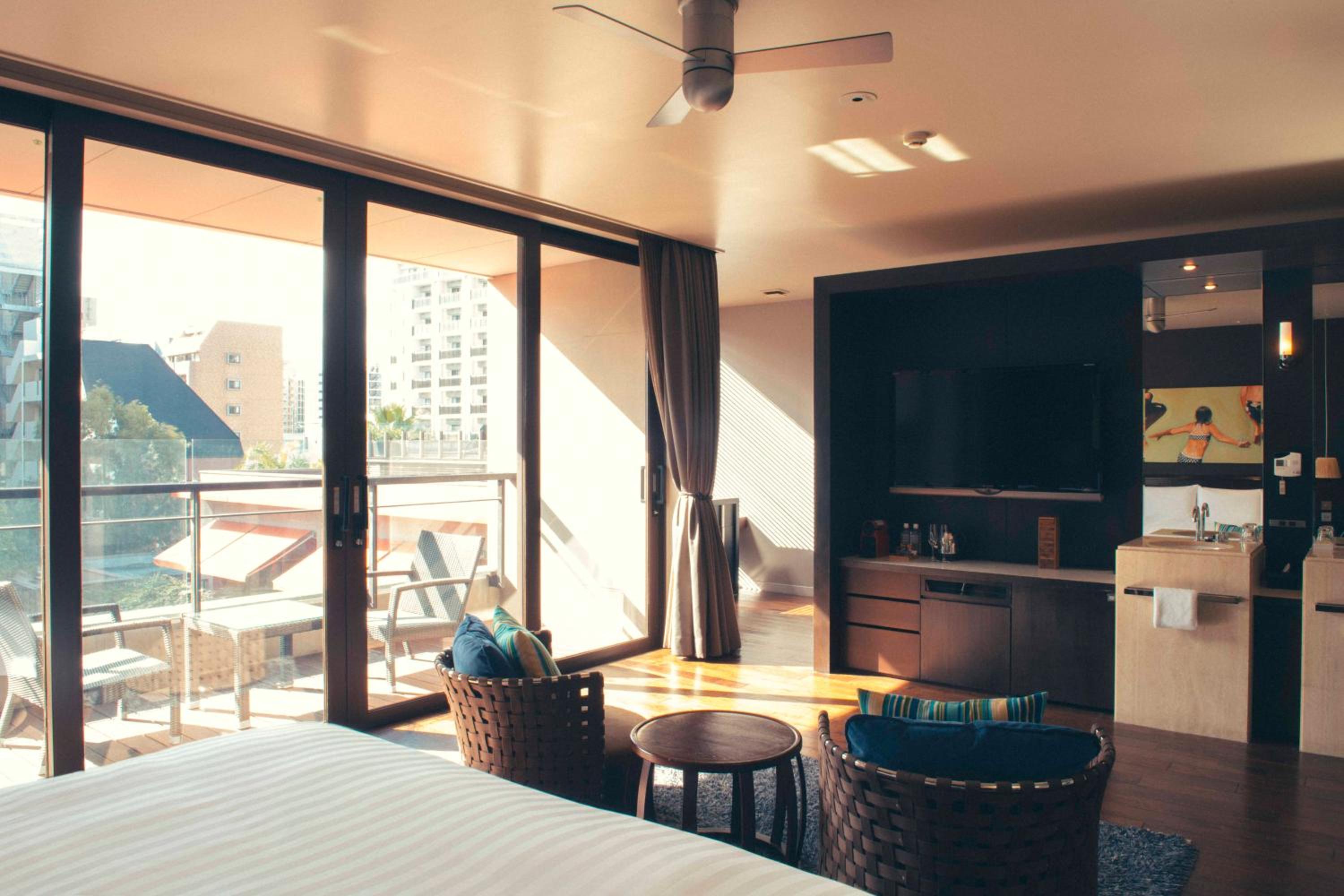 Suite Room - Photo 12