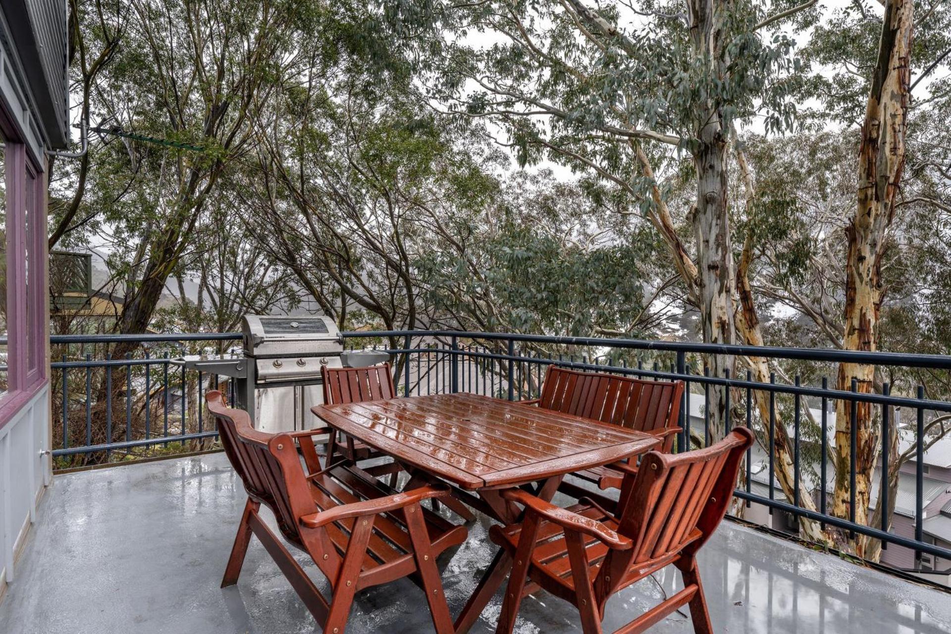 Apartment with Balcony photo 2