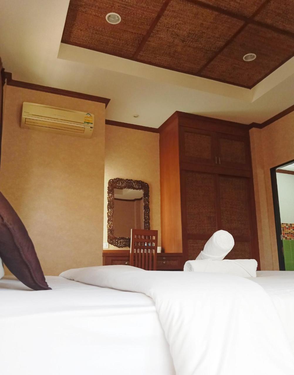 Deluxe King Room - Photo 3