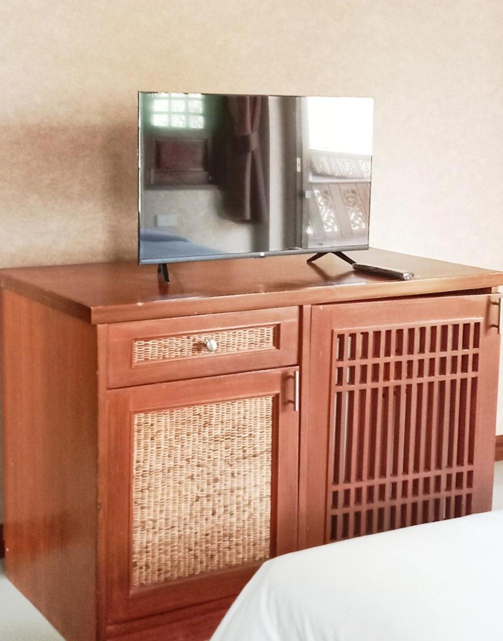 Deluxe King Room - Photo 12