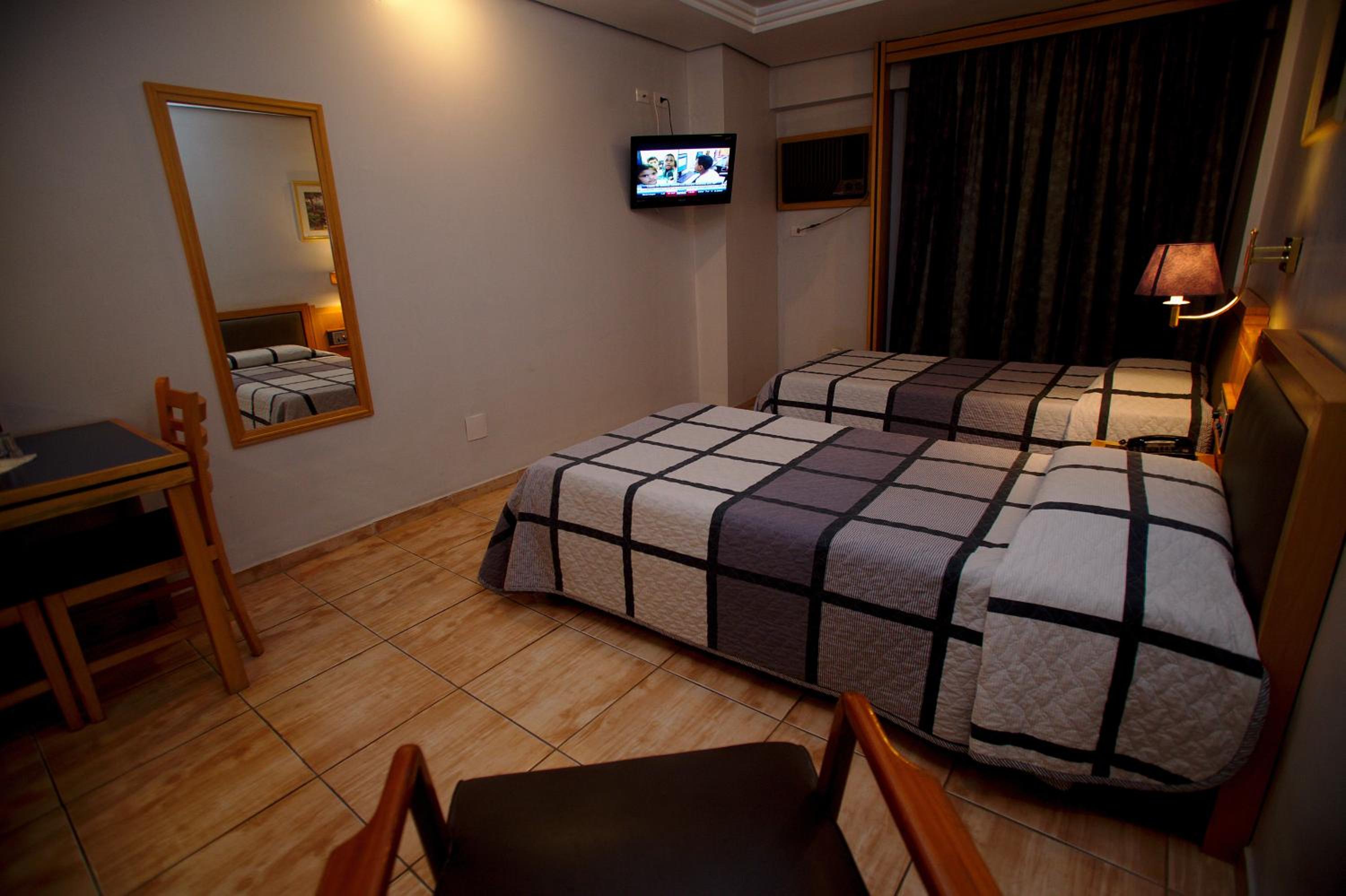 Standard Twin Room - Photo 6