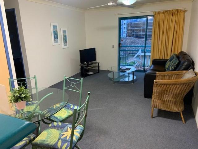 One-Bedroom Apartment - Photo 3