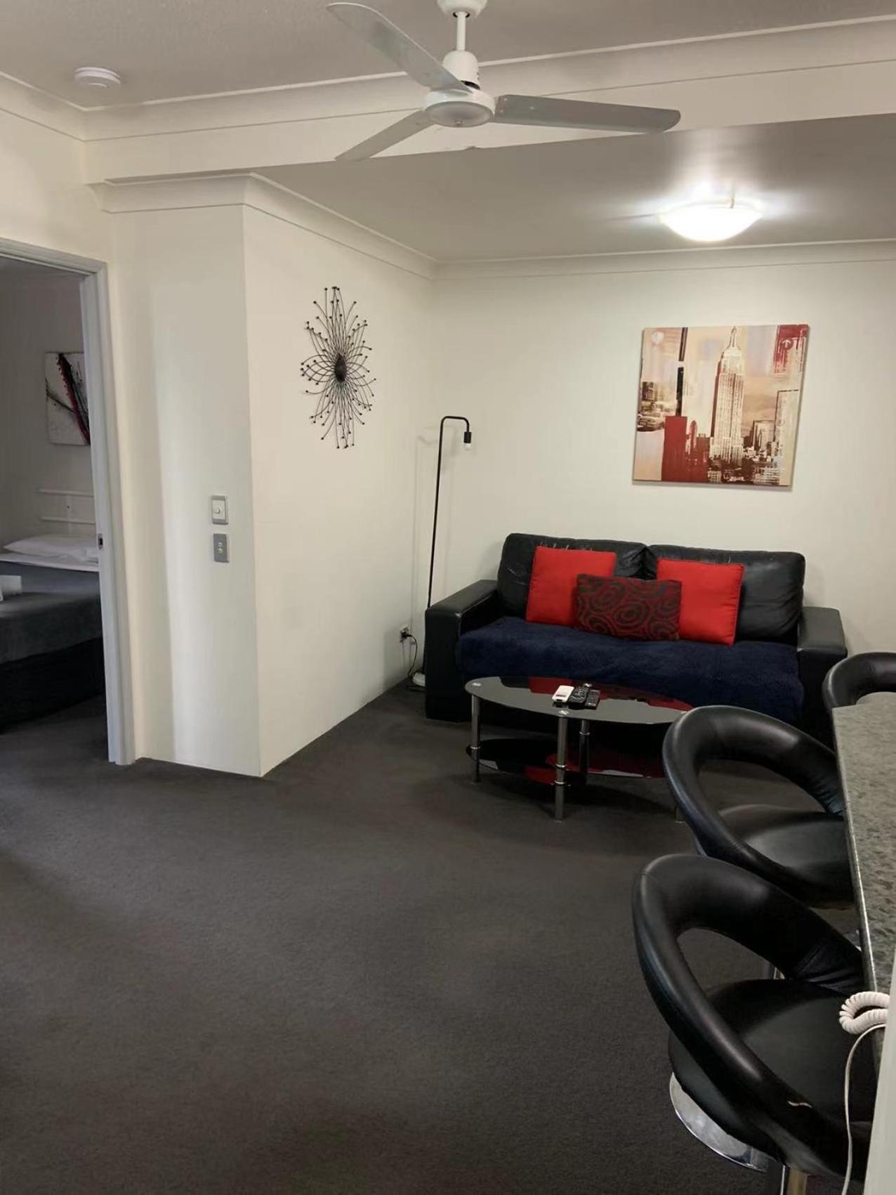 One-Bedroom Apartment - Photo 7