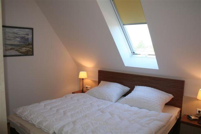 Three-Bedroom House photo 3