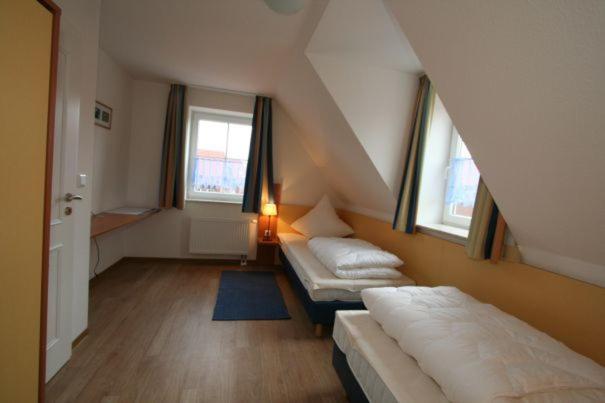 Three-Bedroom House photo 3