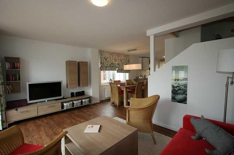 Three-Bedroom House photo 1