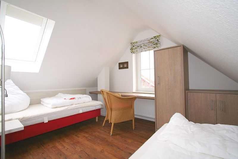Three-Bedroom House photo 3