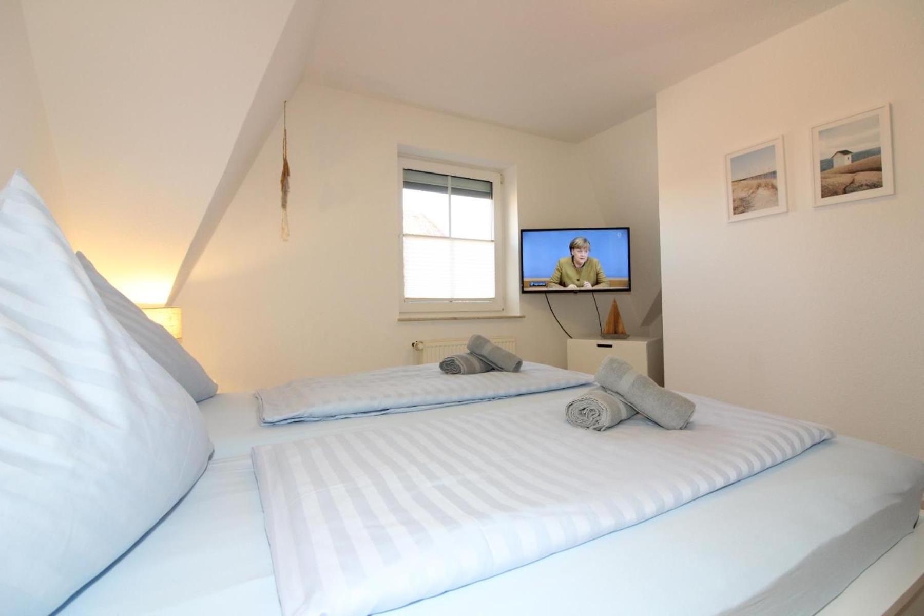 Two-Bedroom House photo 3