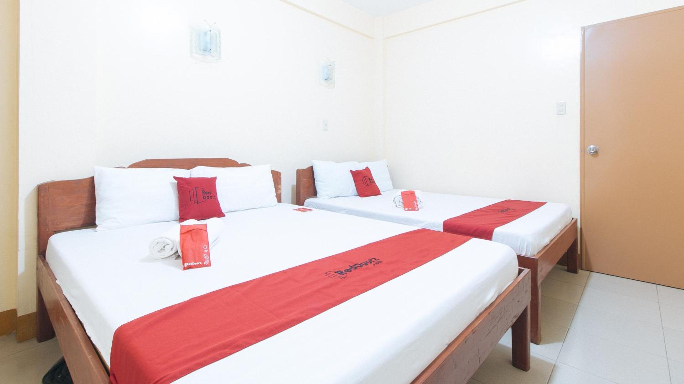 Deluxe Room - Photo 8