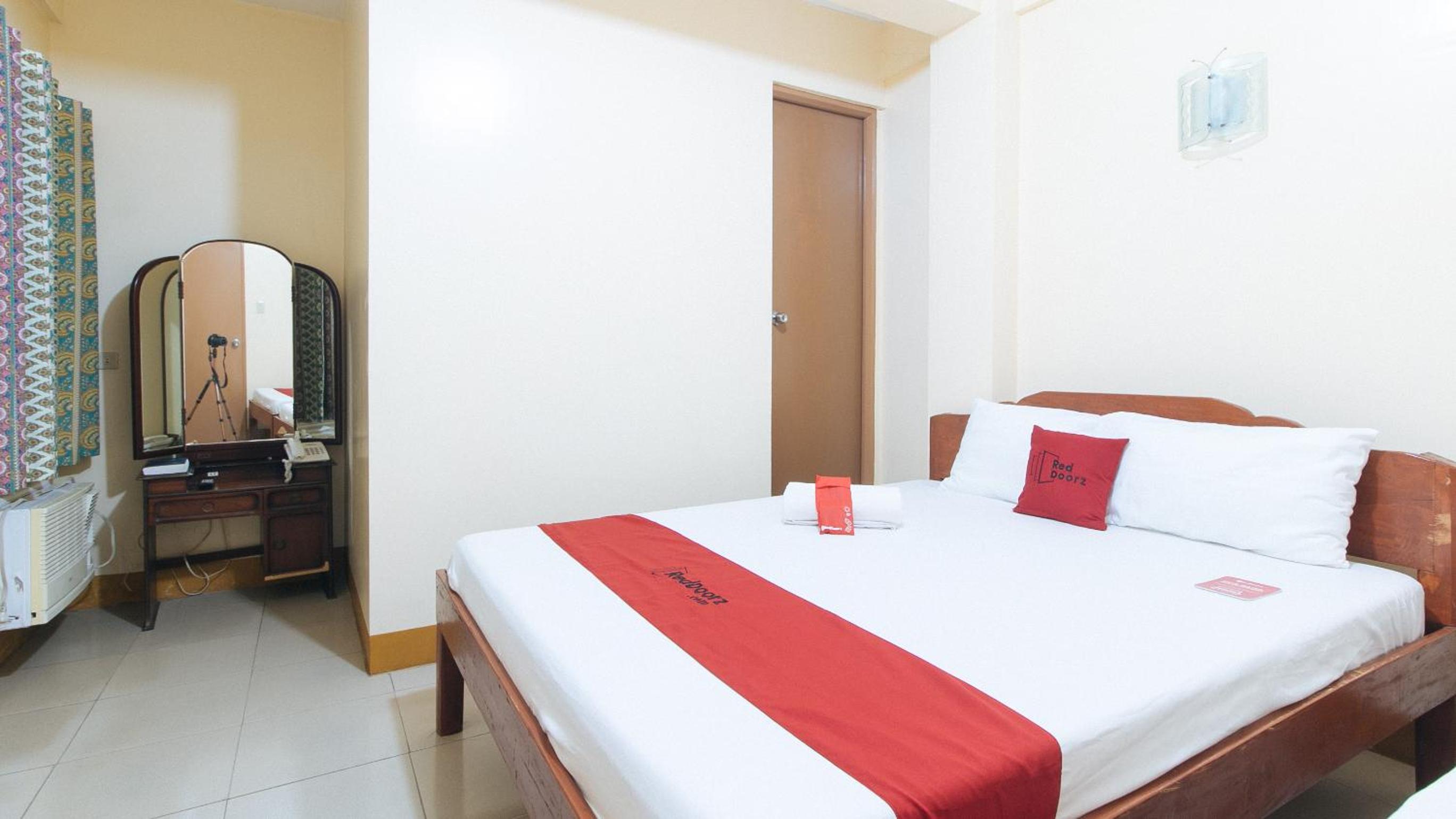 Deluxe Room - Photo 3