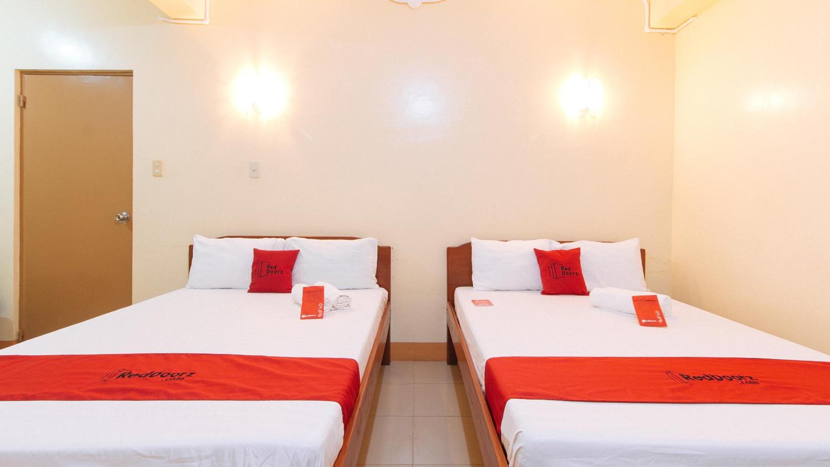 Family Room - Photo 2