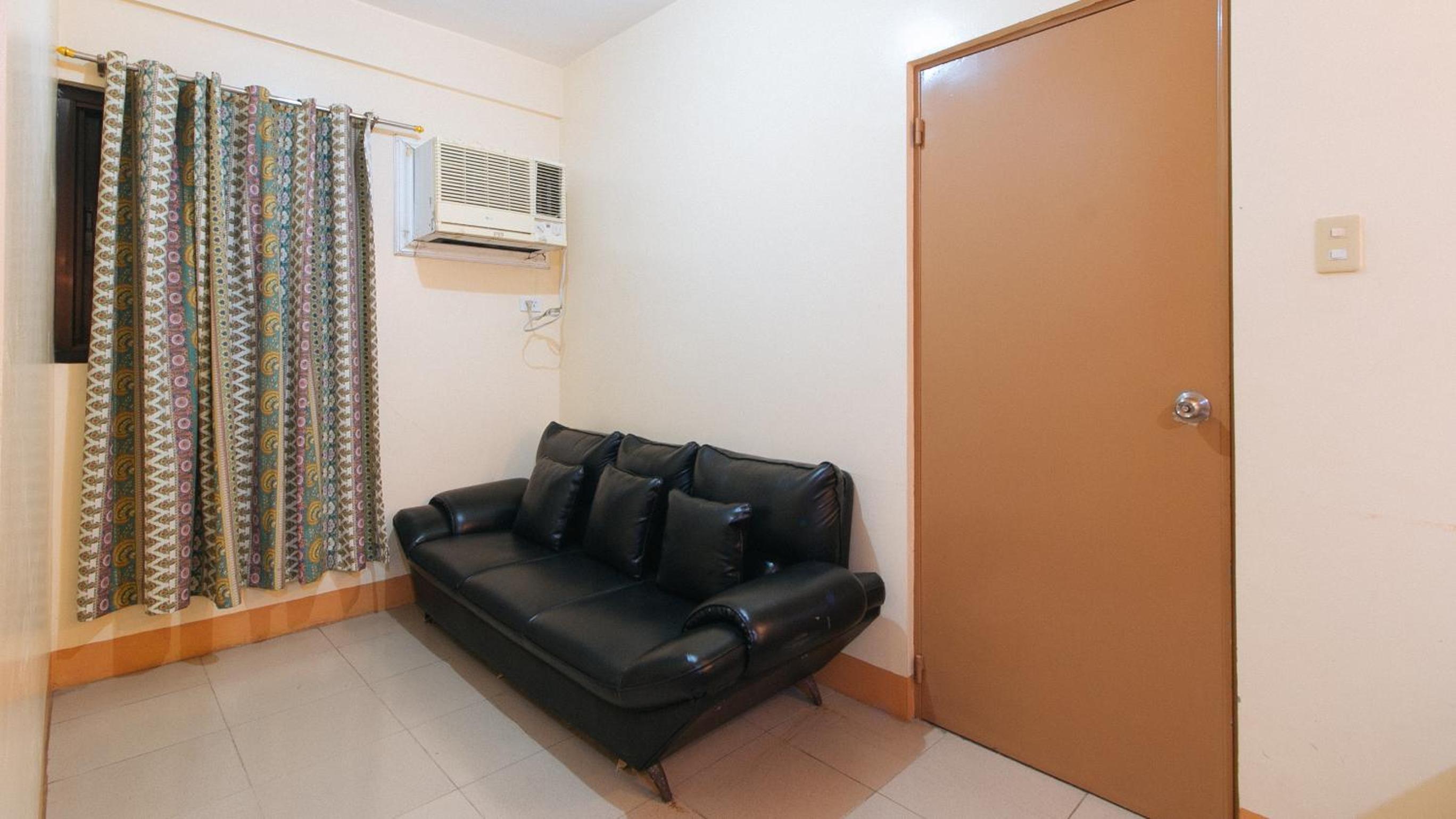 Family Room - Photo 6